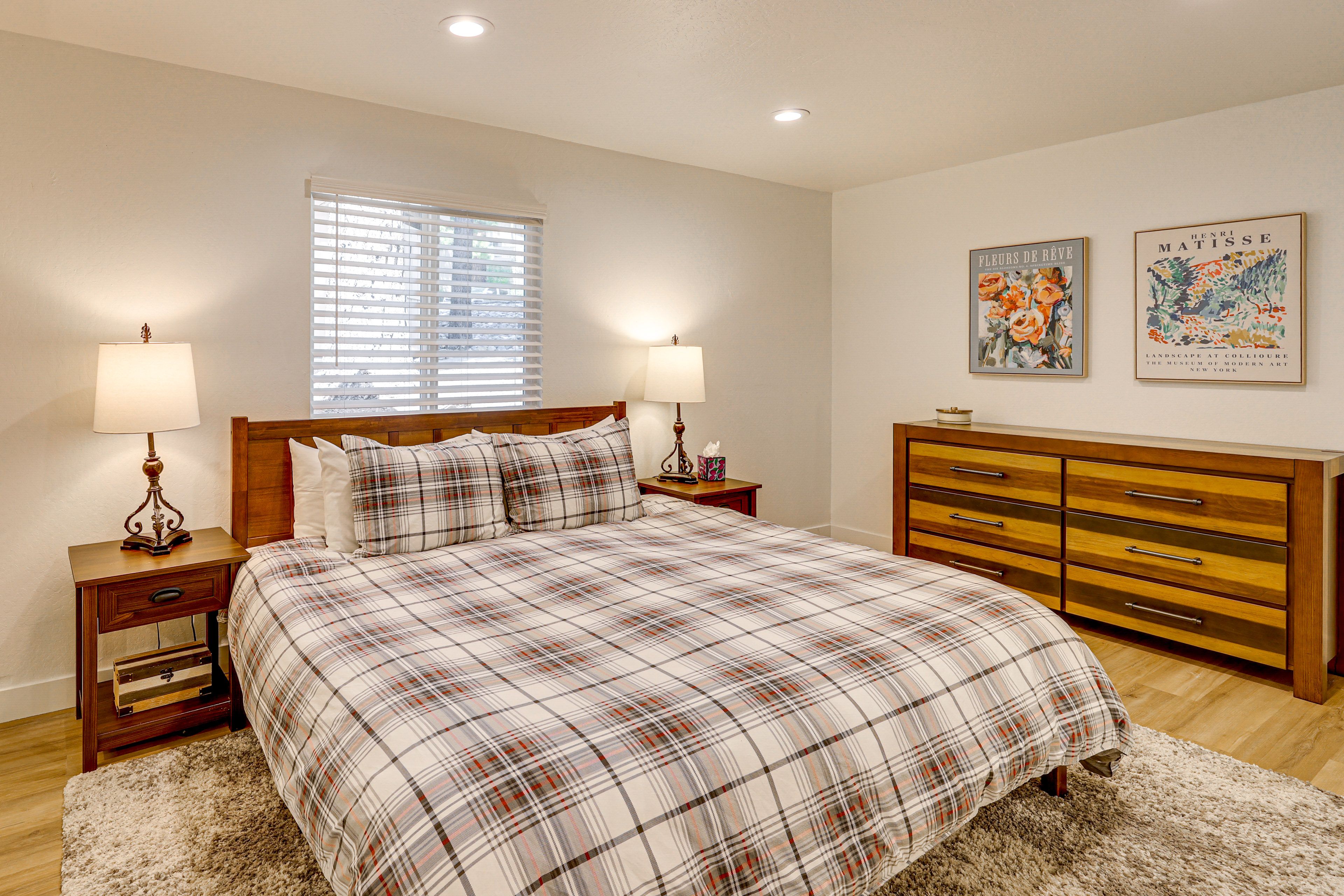Bedroom 1 | King Bed | Basement Floor