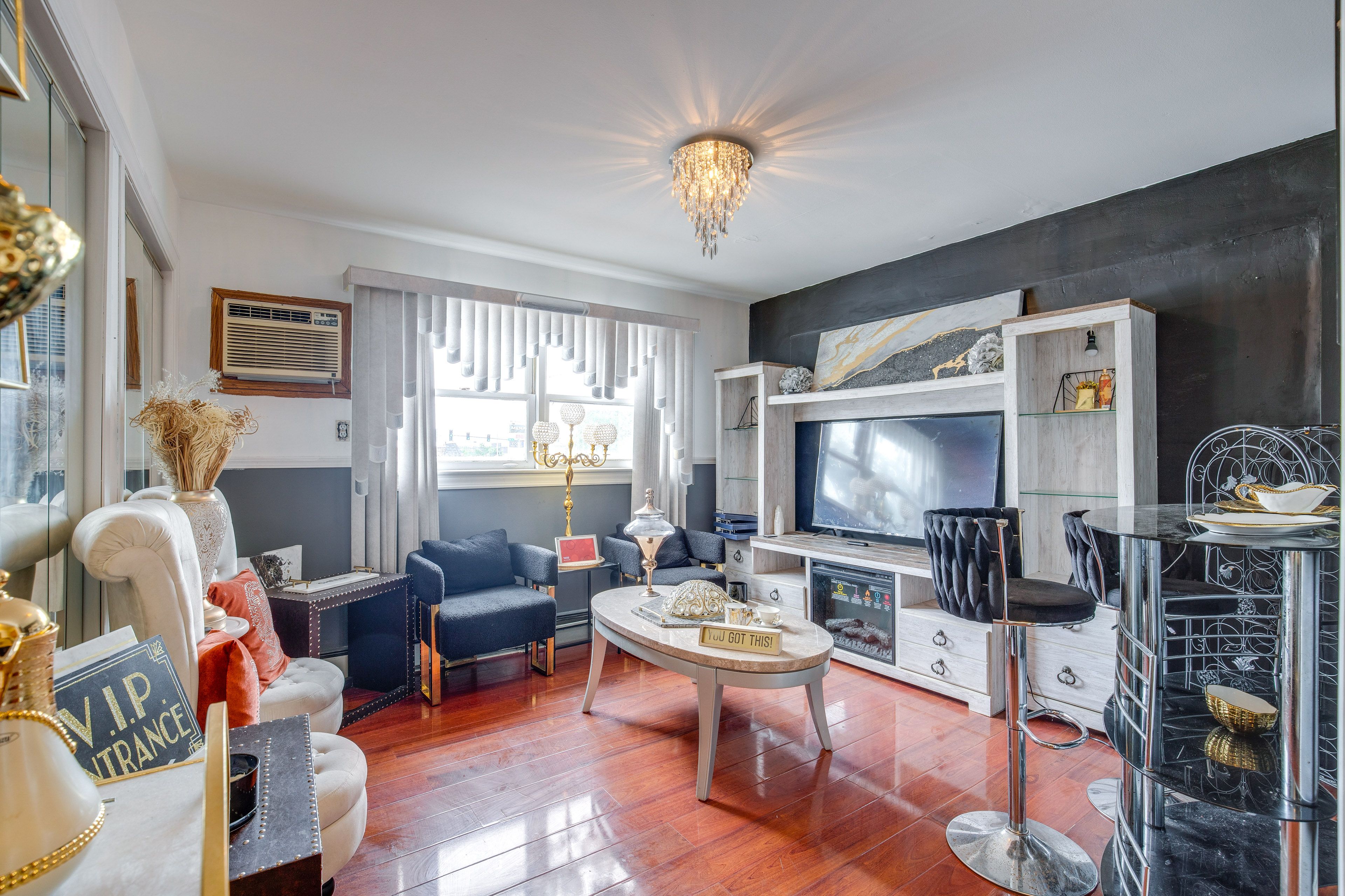 Living Room | Smart TV
