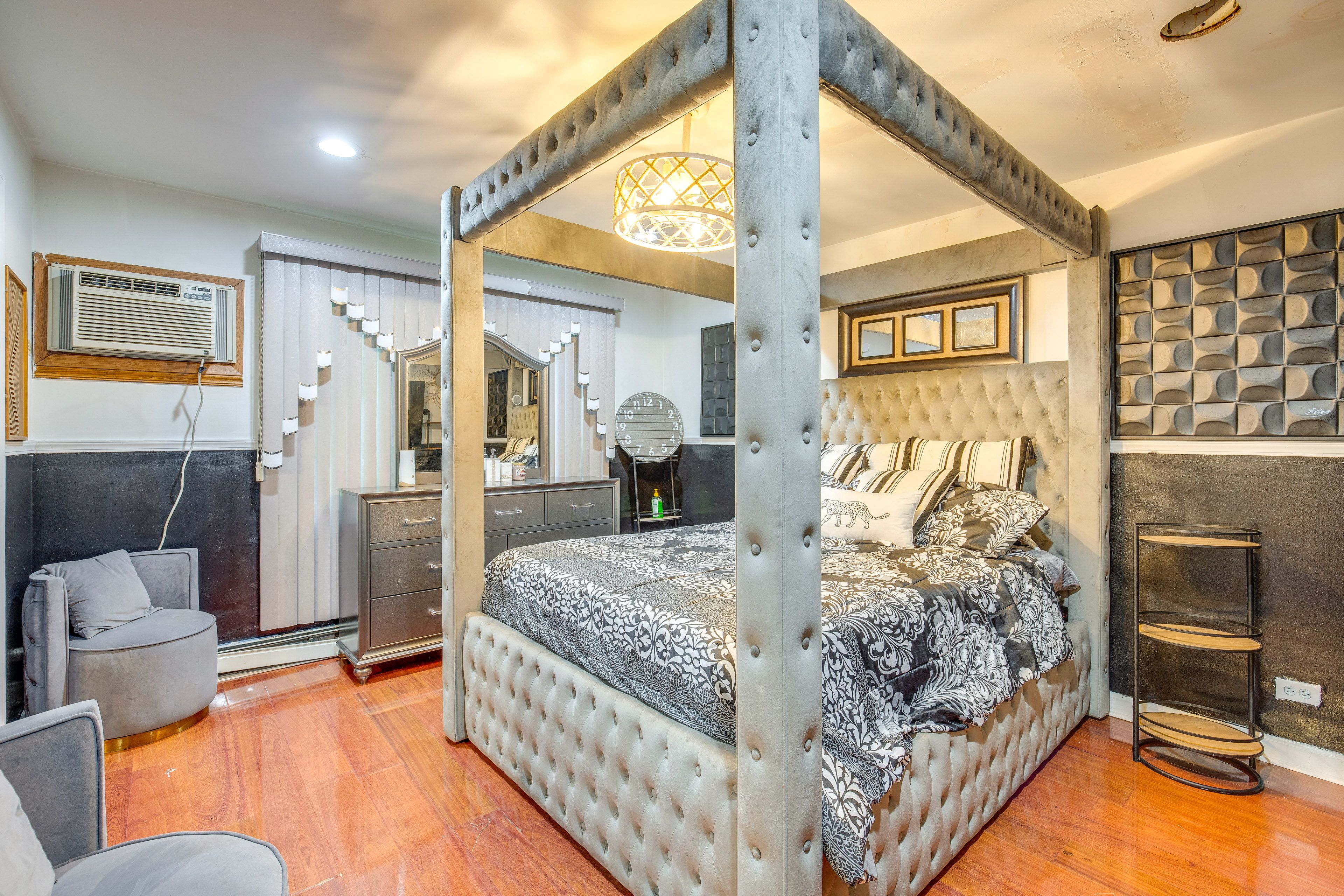Bedroom 1 | Full Bed | Smart TV