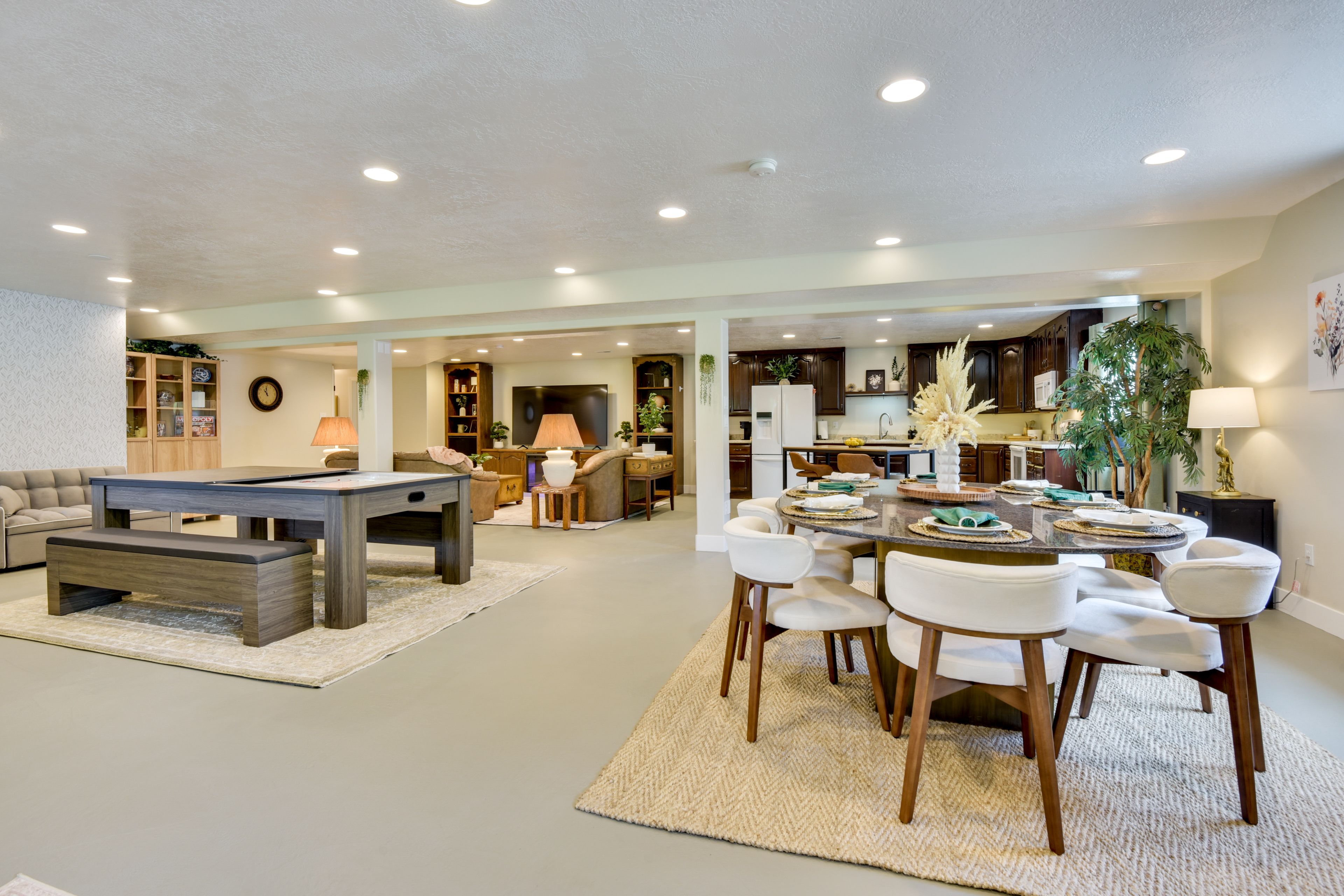 Interior | Open Floor Plan | Dining Area | Dishes & Flatware Provided
