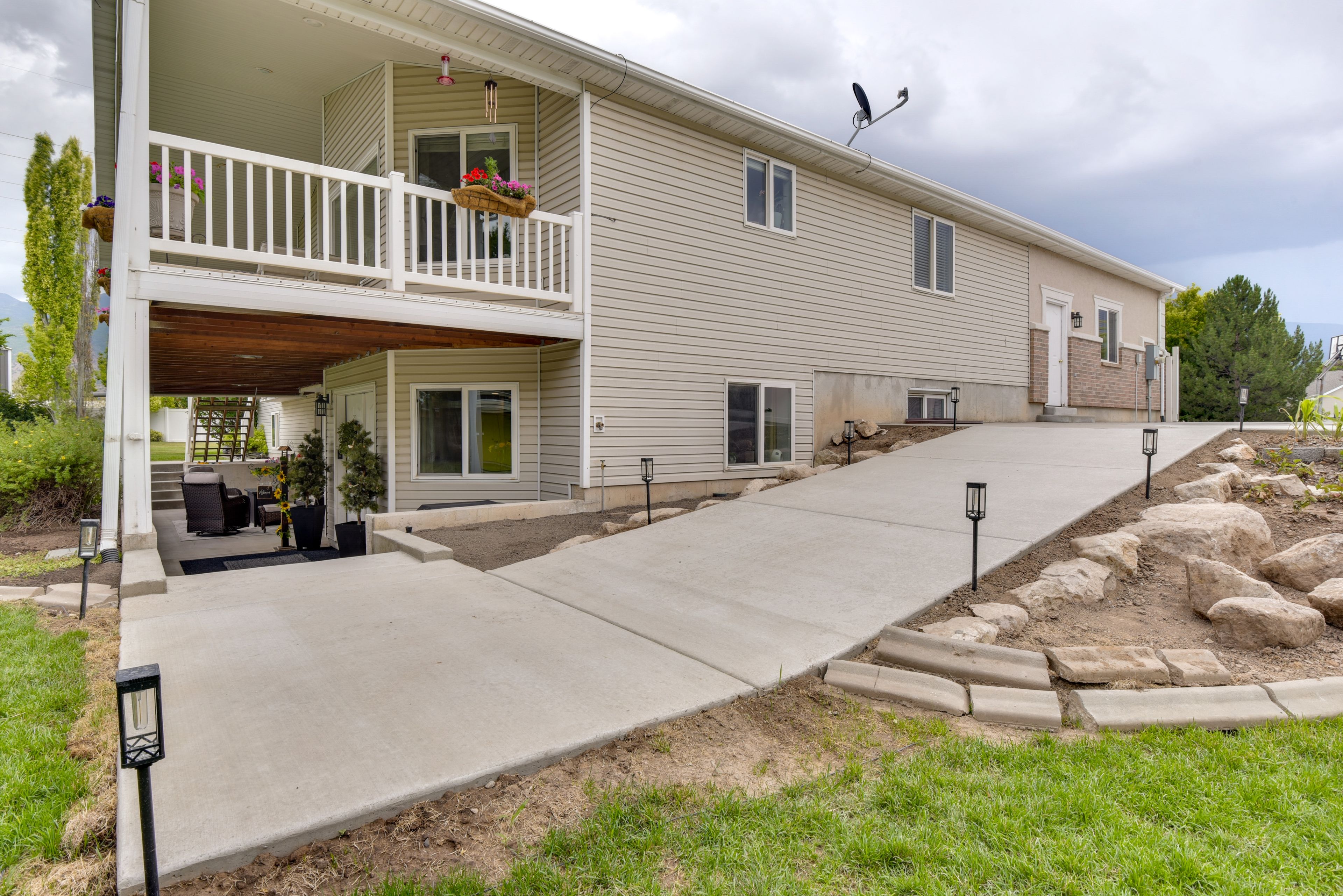 Parking | Driveway (3 Vehicles)