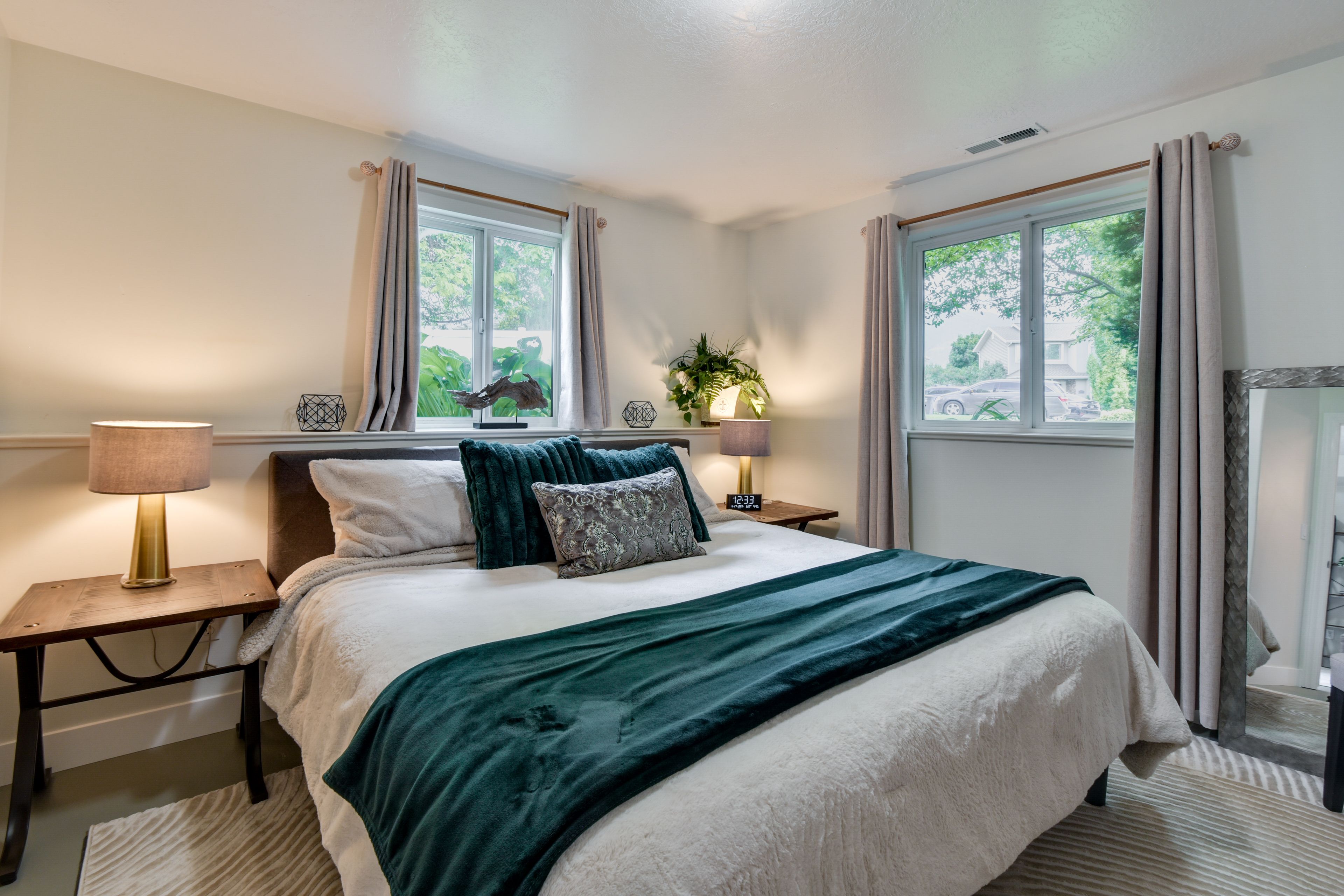 Bedroom 1 | King Bed