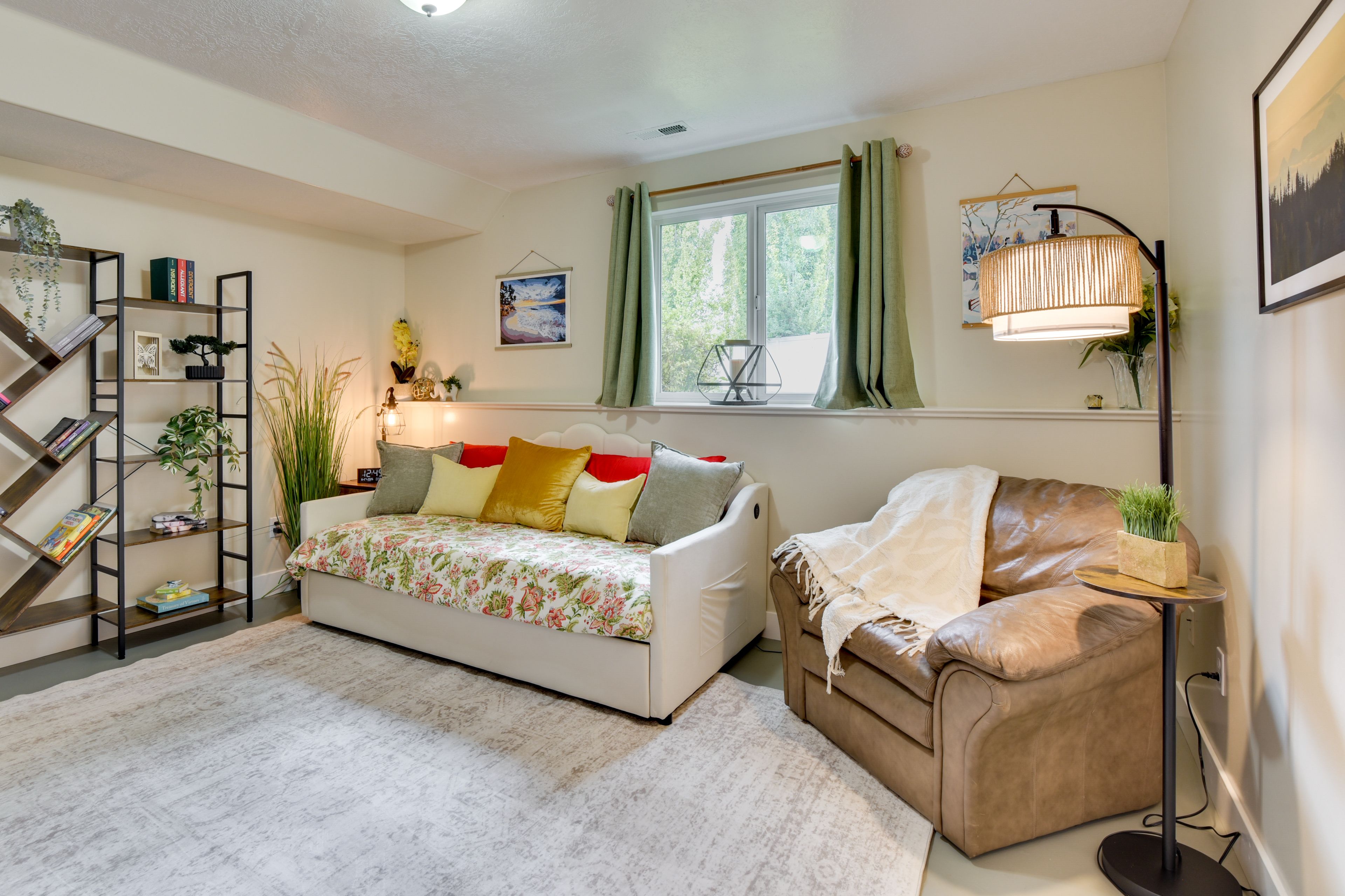 Office Area | Twin Daybed w/ Twin Trundle (Converts to King)