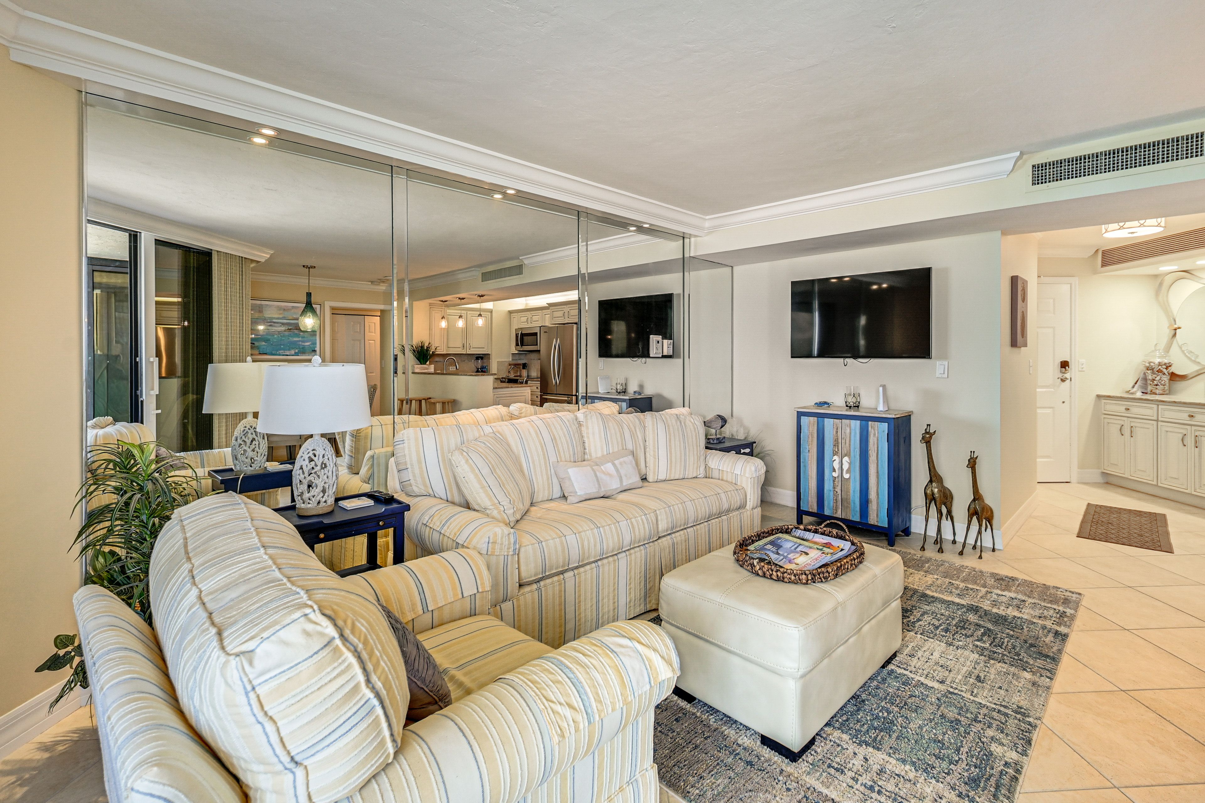 Living Room | Smart TV