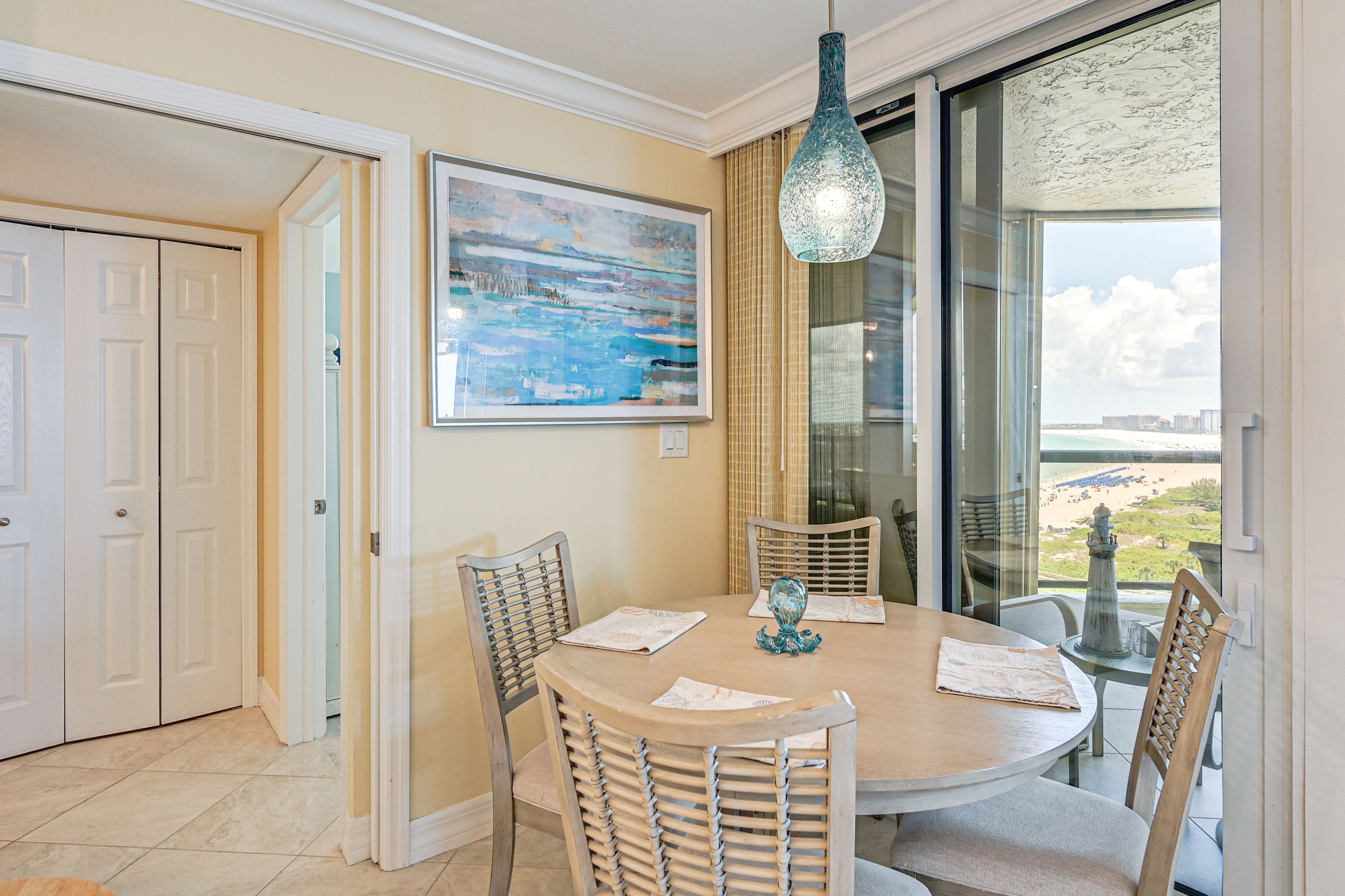 Dining Area | Dishware/Flatware Provided