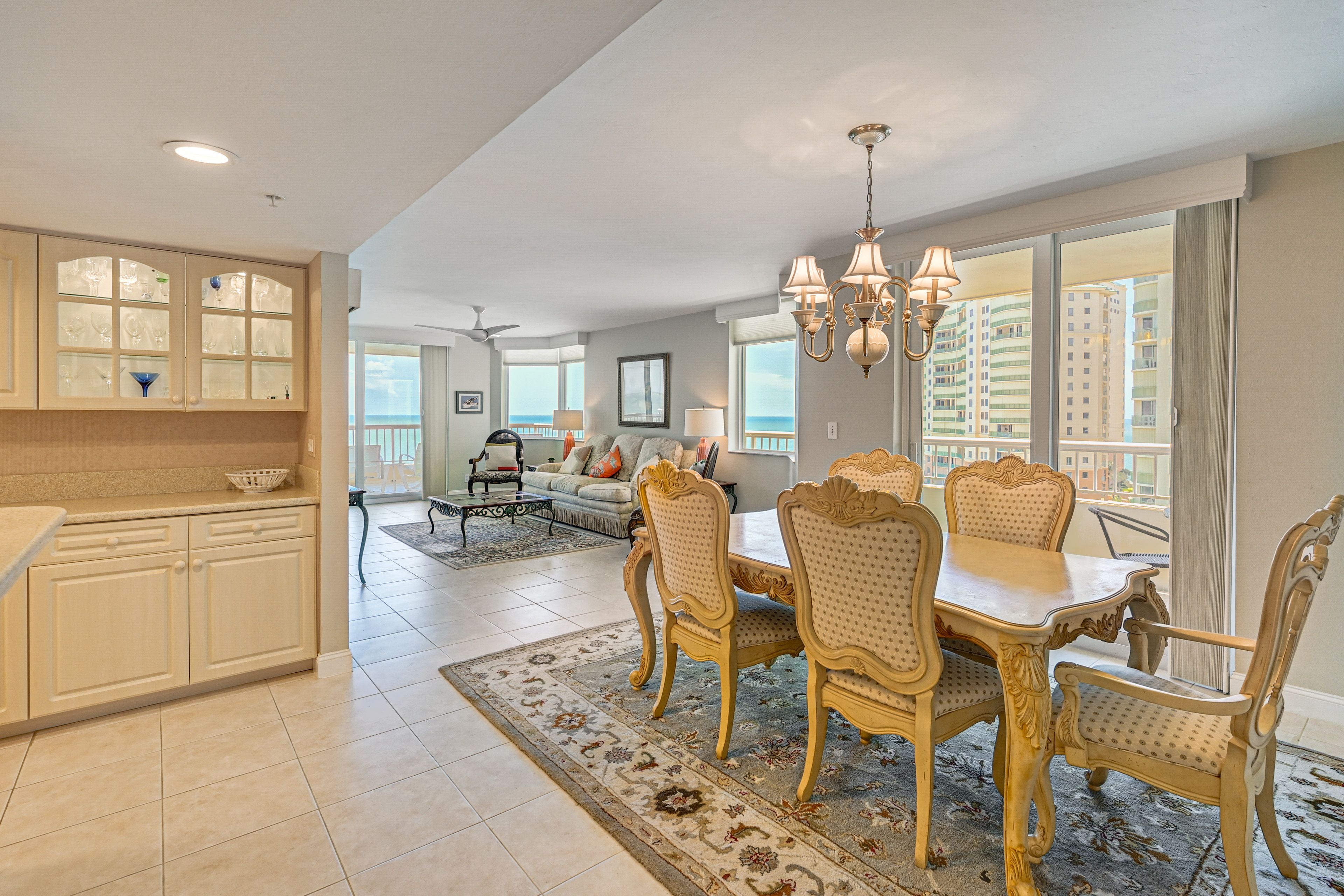 Dining Area | Dishware/Flatware Provided
