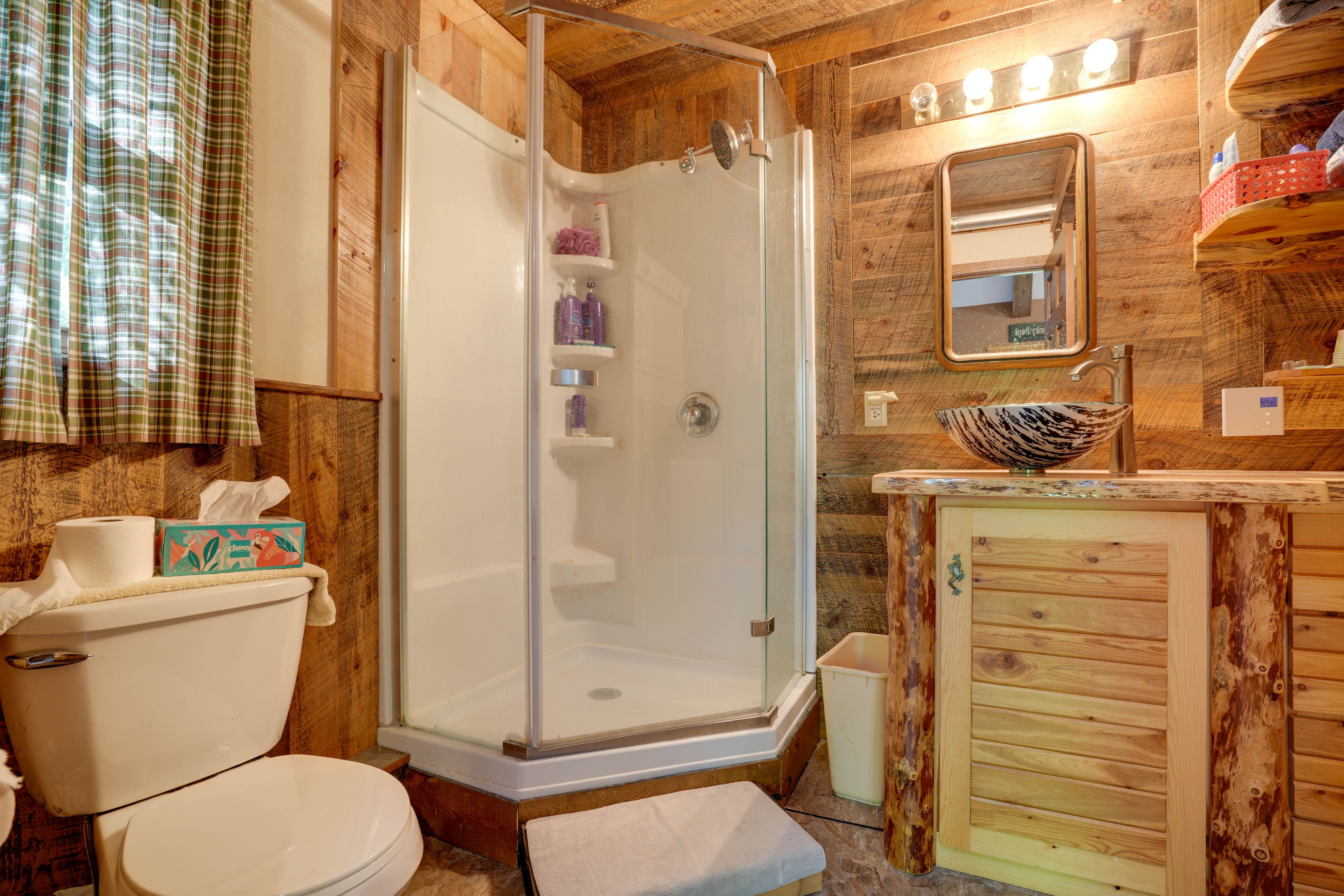 Full Bathroom | 1st Floor