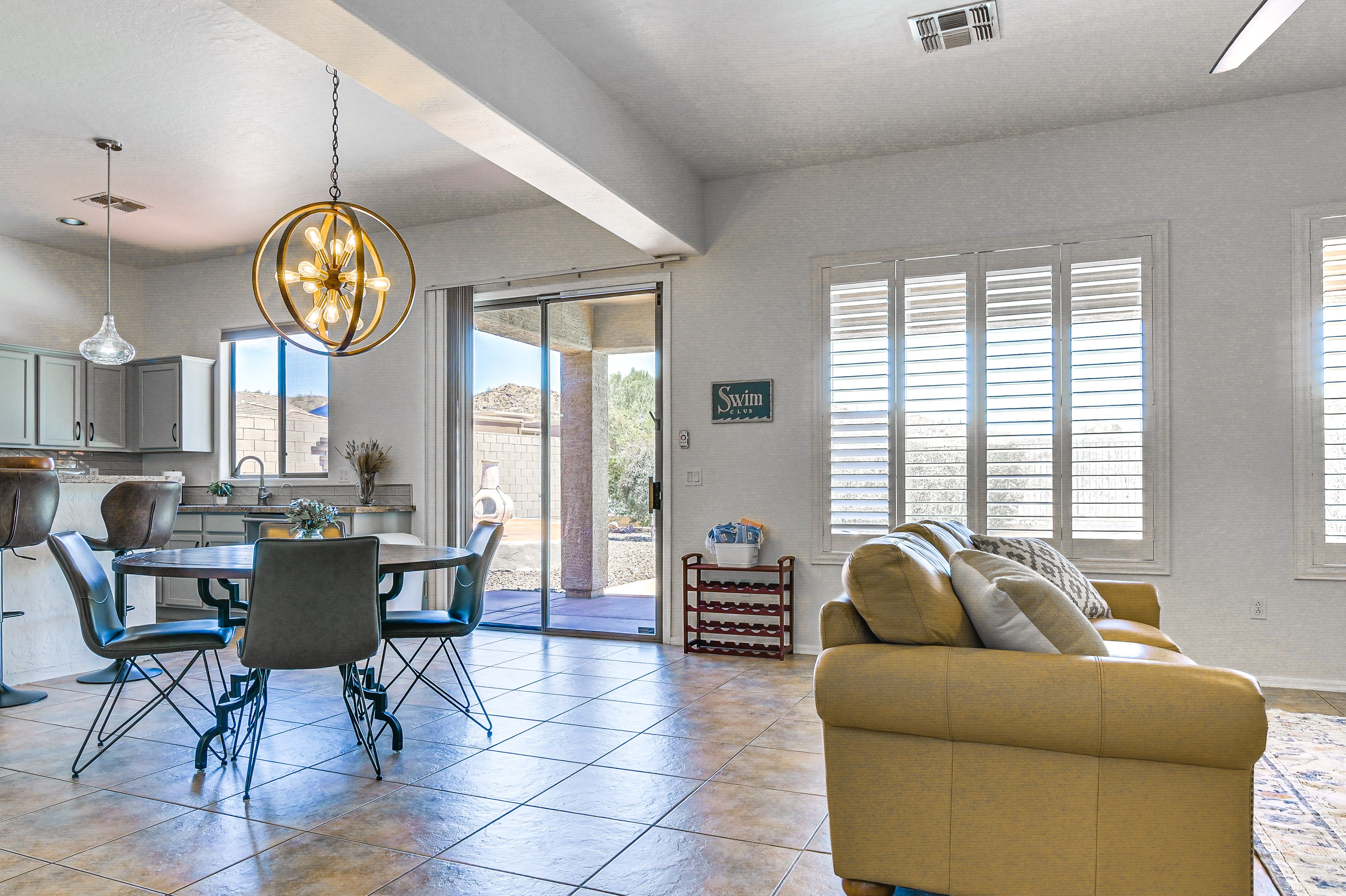 Dining Area | Dishes & Flatware Provided