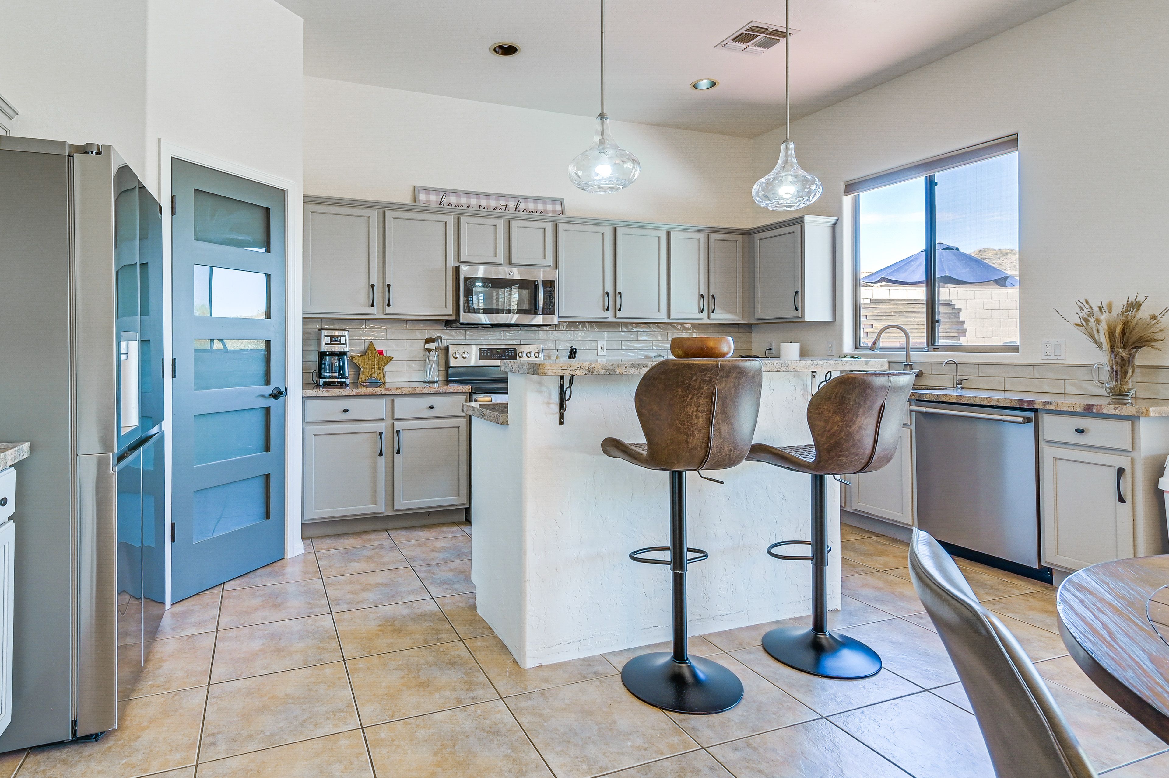 Kitchen | Open Floor Plan | Free WiFi