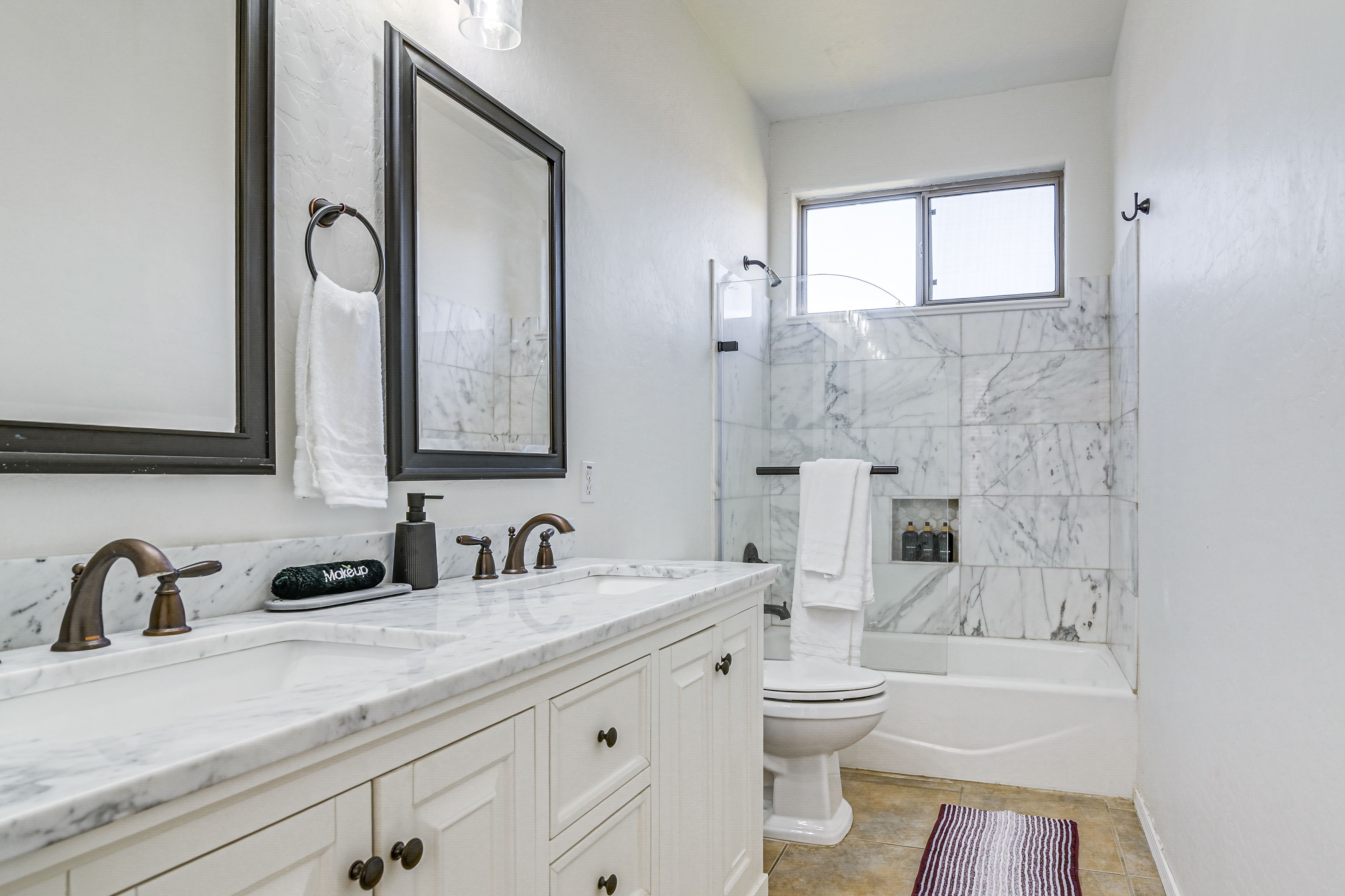 Full Bathroom | Towels & Linens Provided