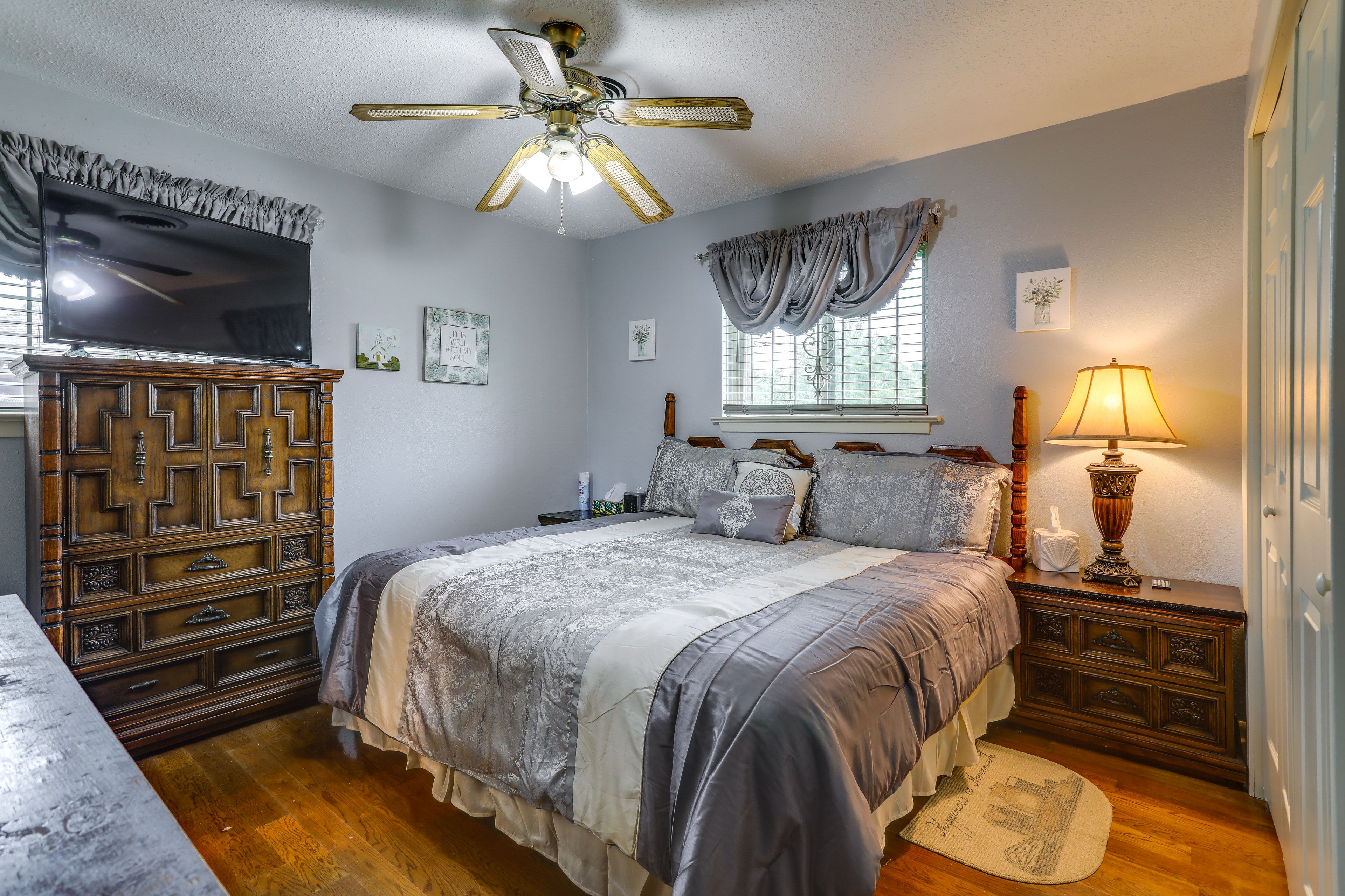 Bedroom 1 | King Bed