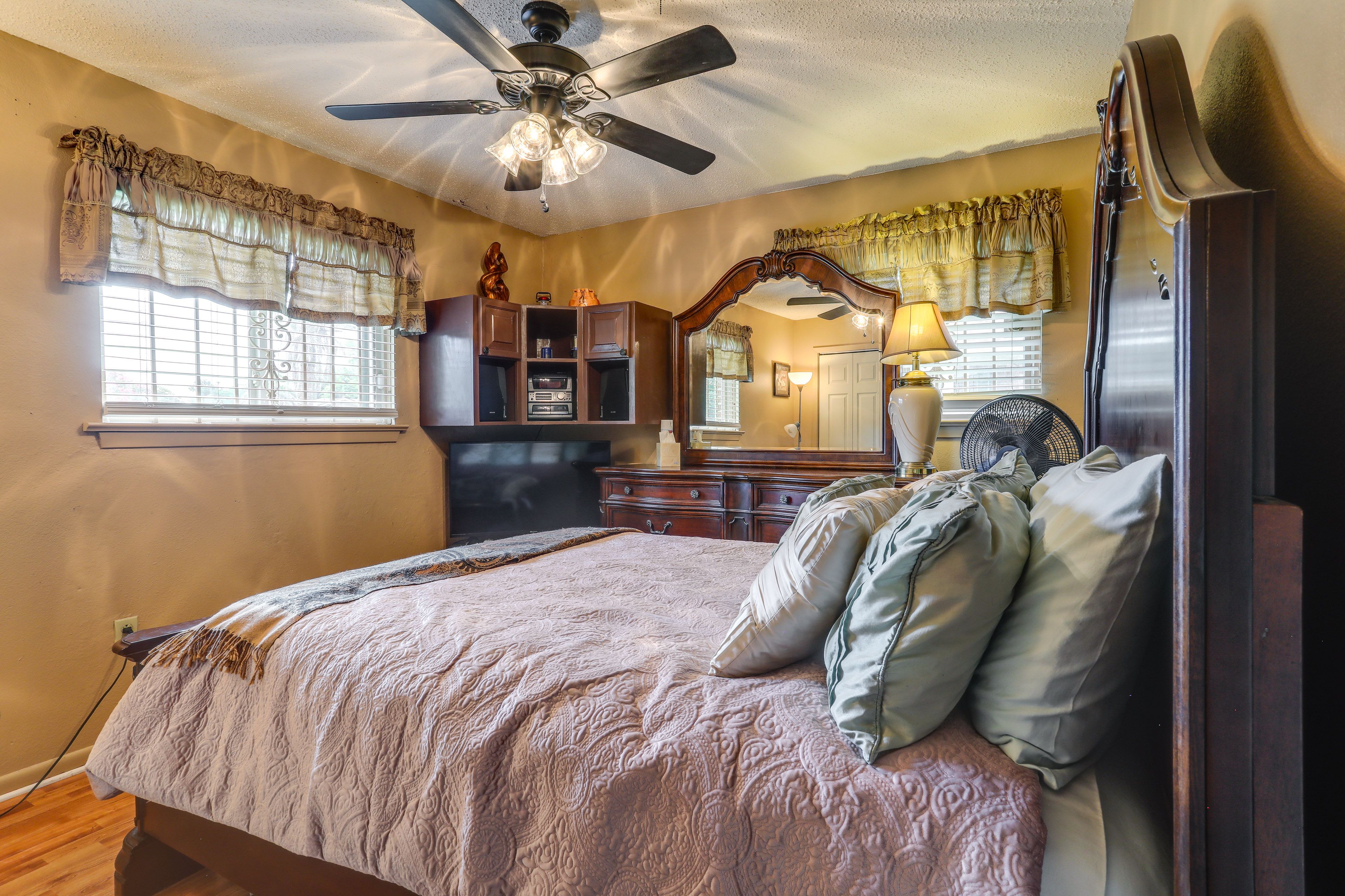 Bedroom 2 | Queen Bed