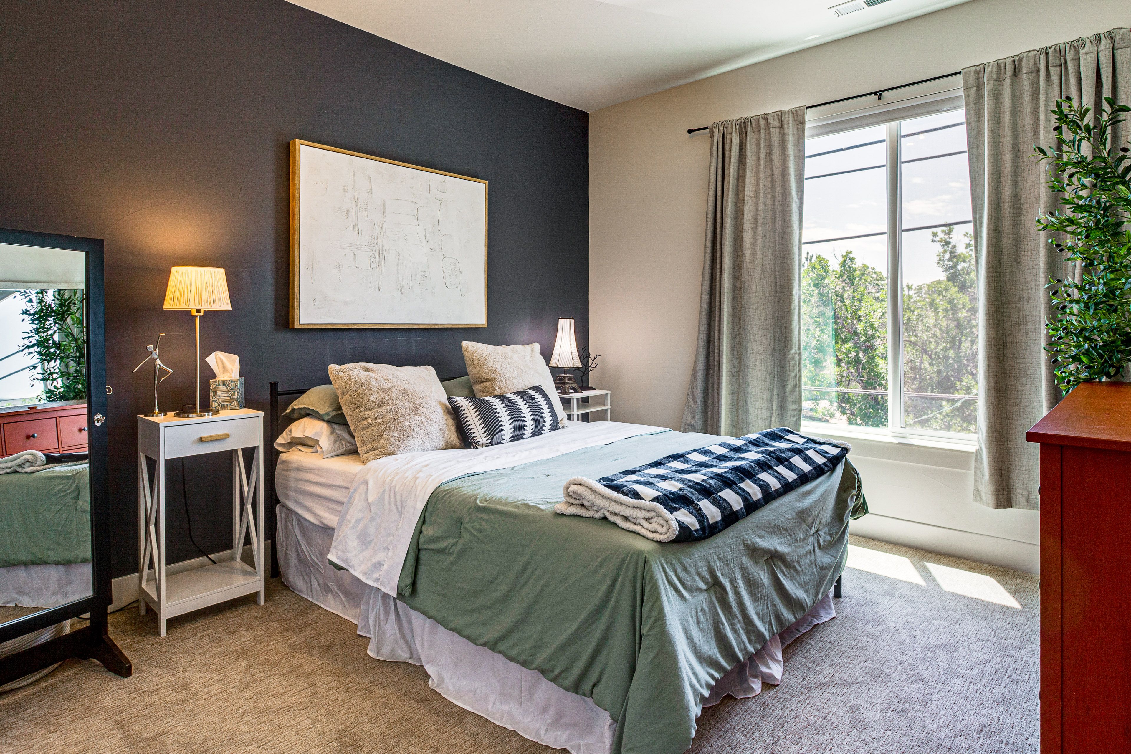 Bedroom | Queen Bed | Upper Floor