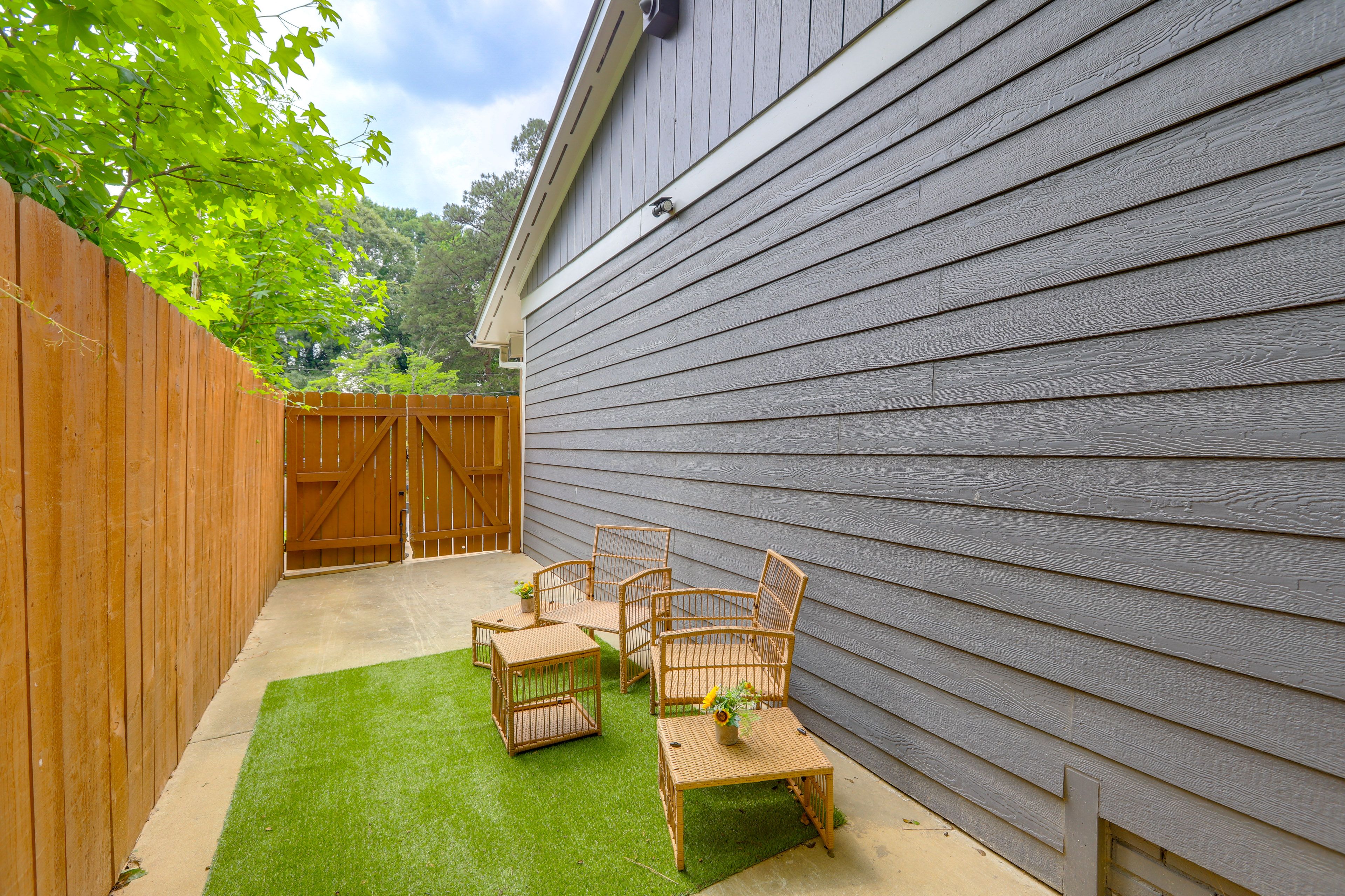 Exterior | Shared Driveway (1 Vehicle)