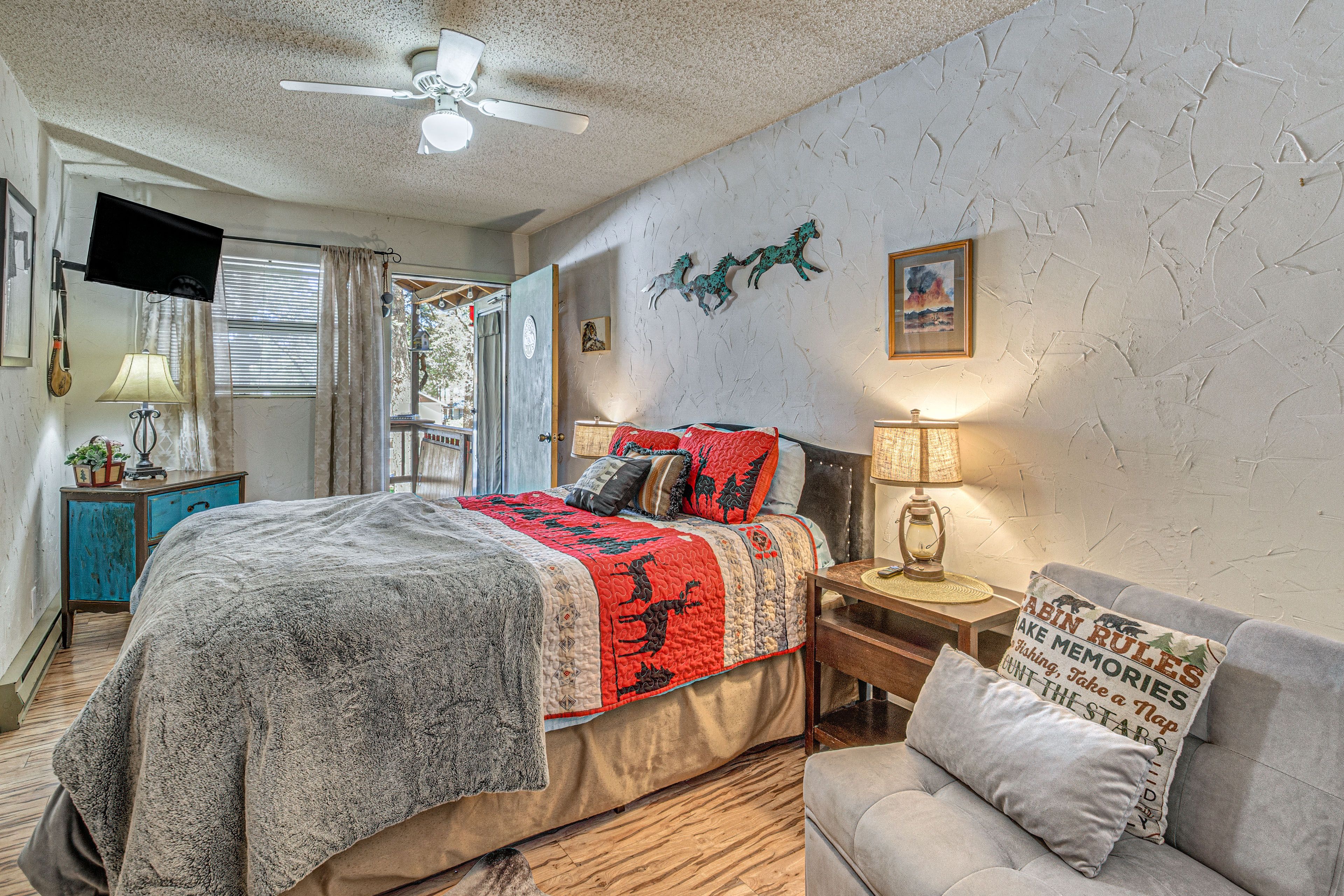 Bedroom 1 | Queen Bed