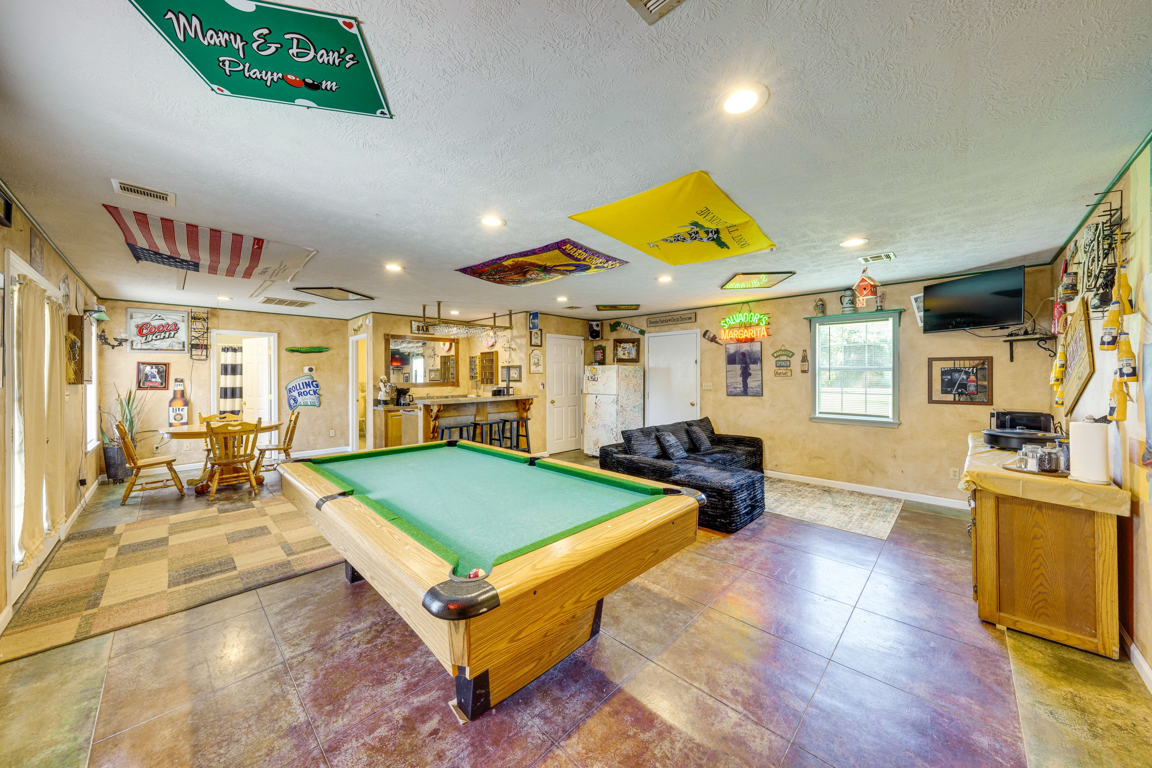 Living Area | Pool Table