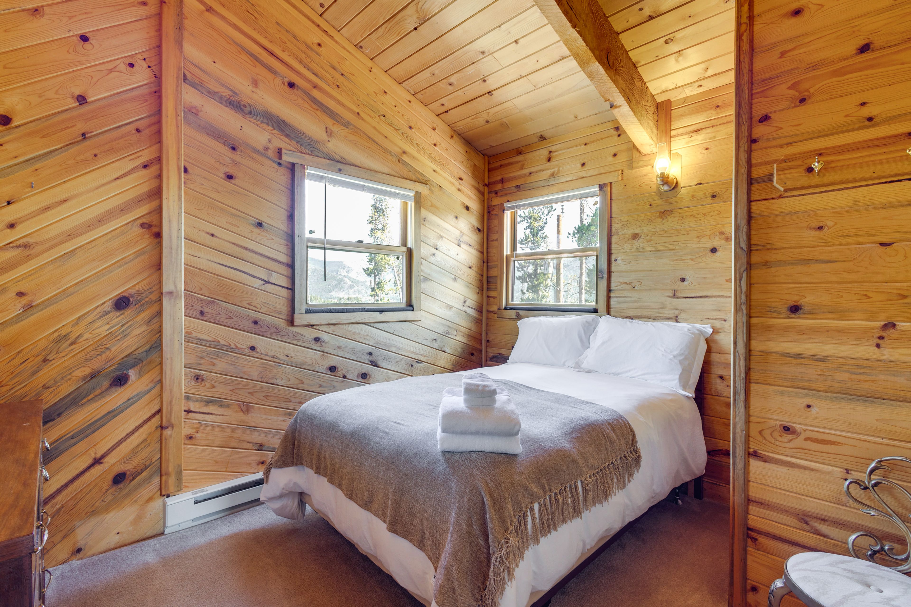 Bedroom 1 | Full Bed | 2nd Floor