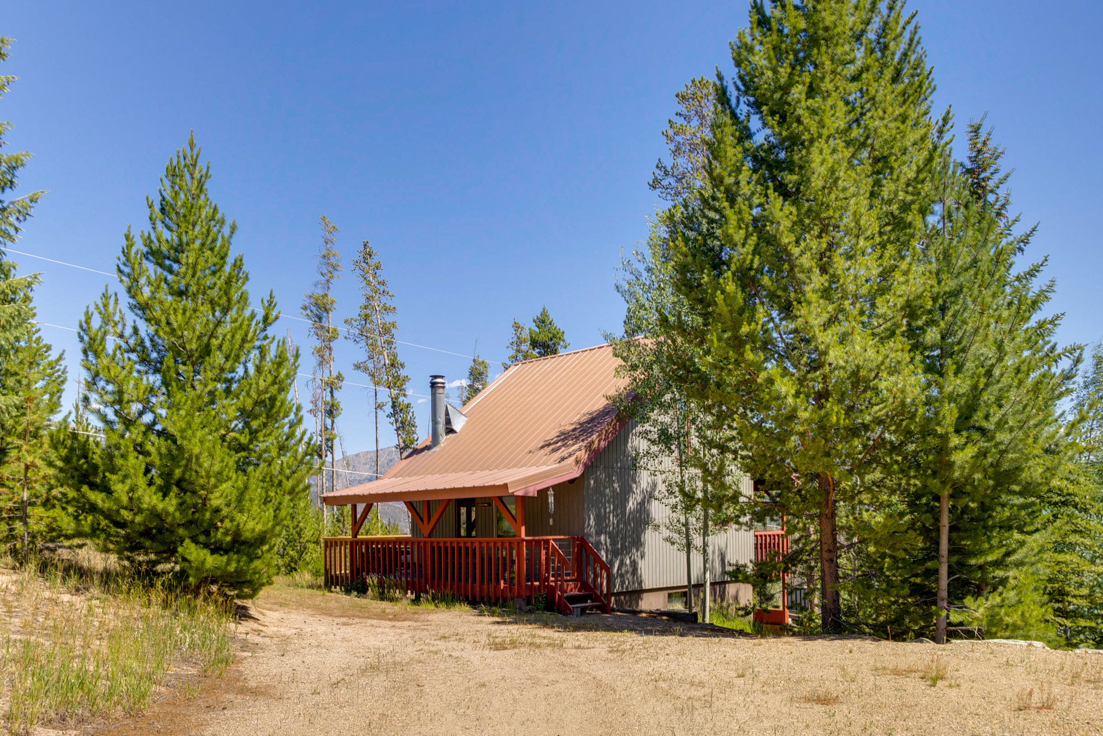 Exterior | Driveway (2 Vehicles)
