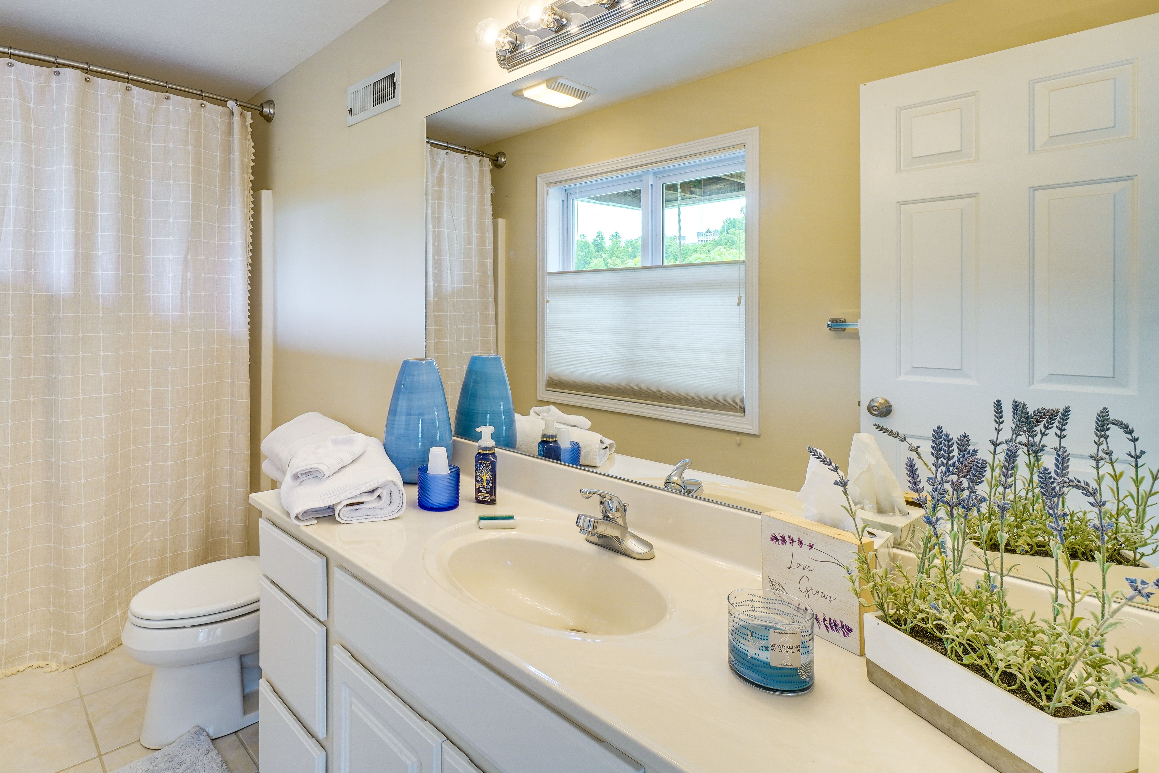 Full Bathroom | 3rd Lower Floor