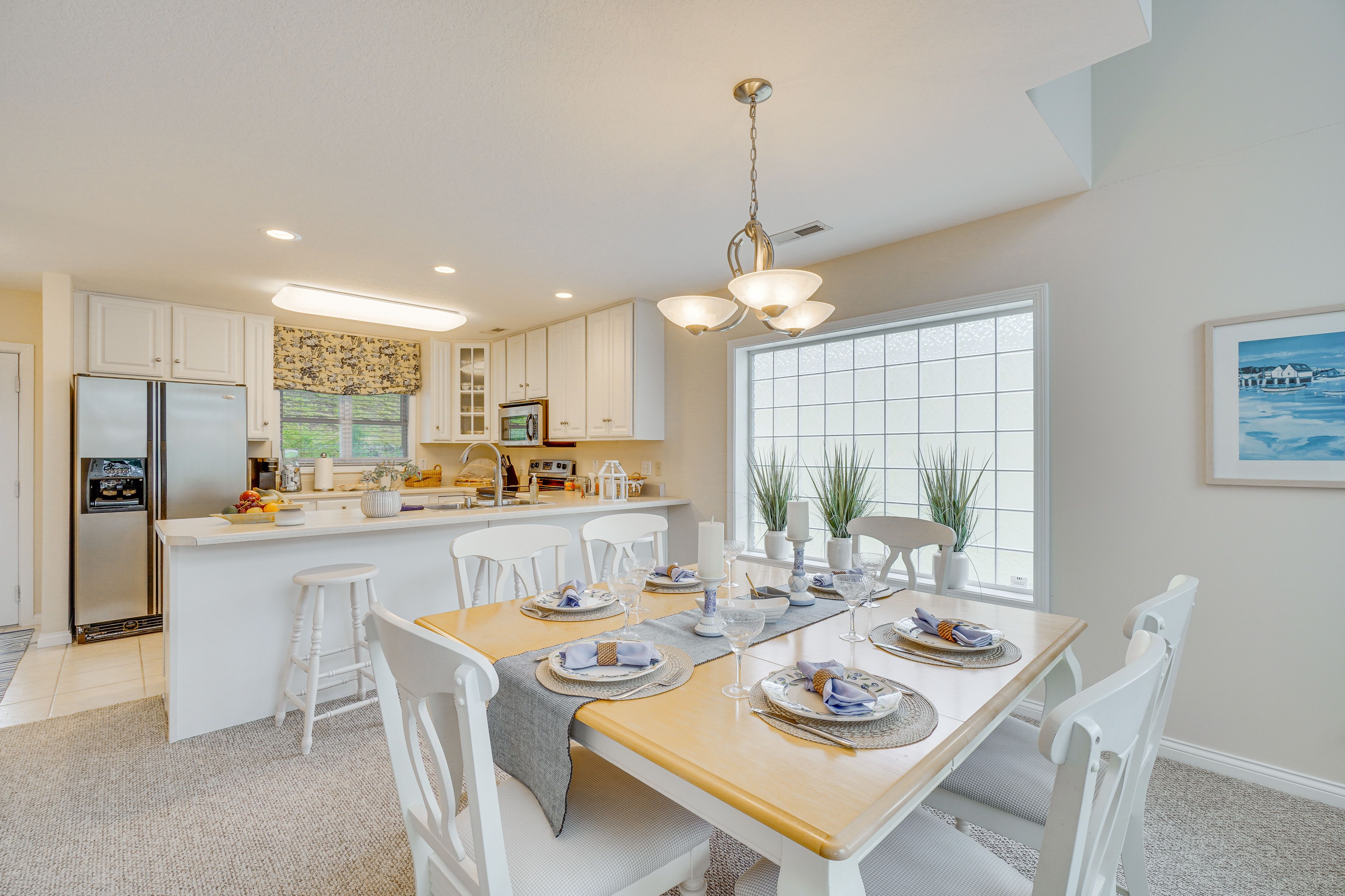 Dining Table | Breakfast Bar | Main Floor