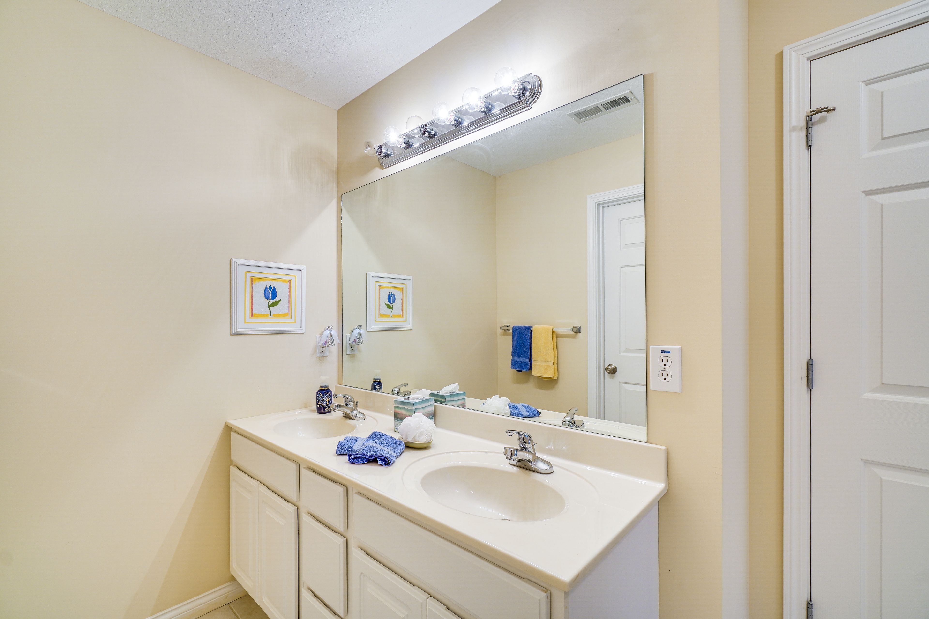 Full Bathroom | 2nd Lower Floor
