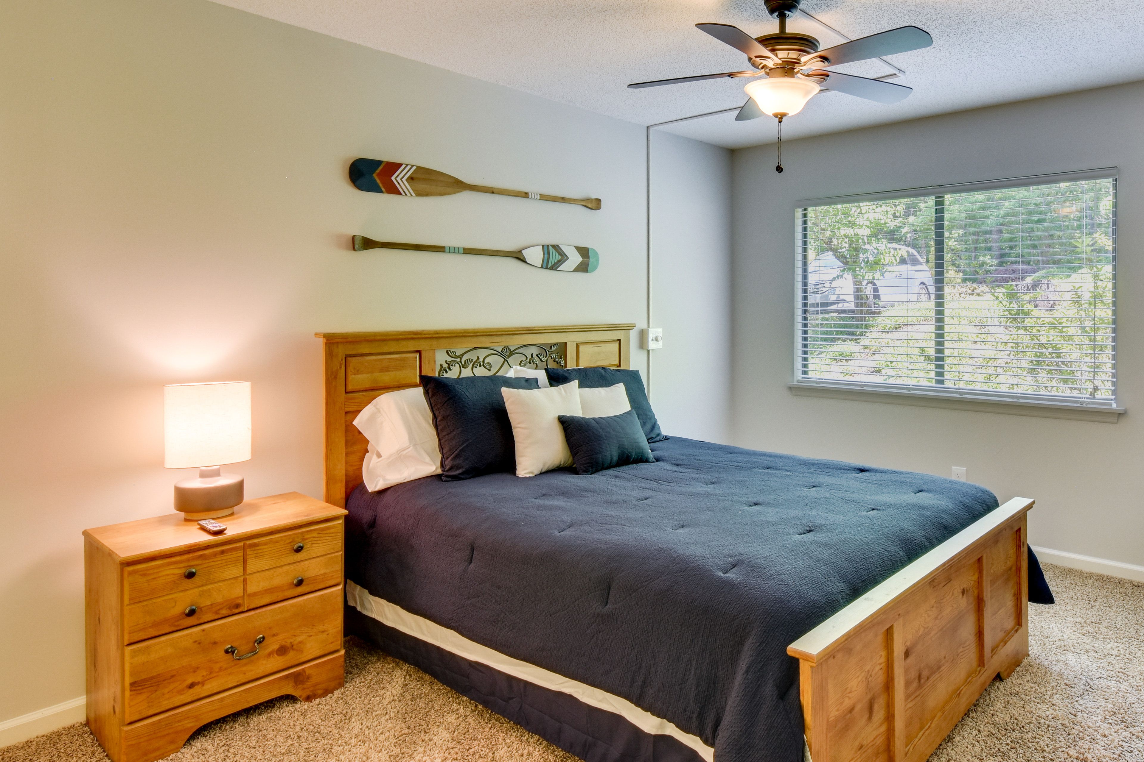 Bedroom 2 | Queen Bed