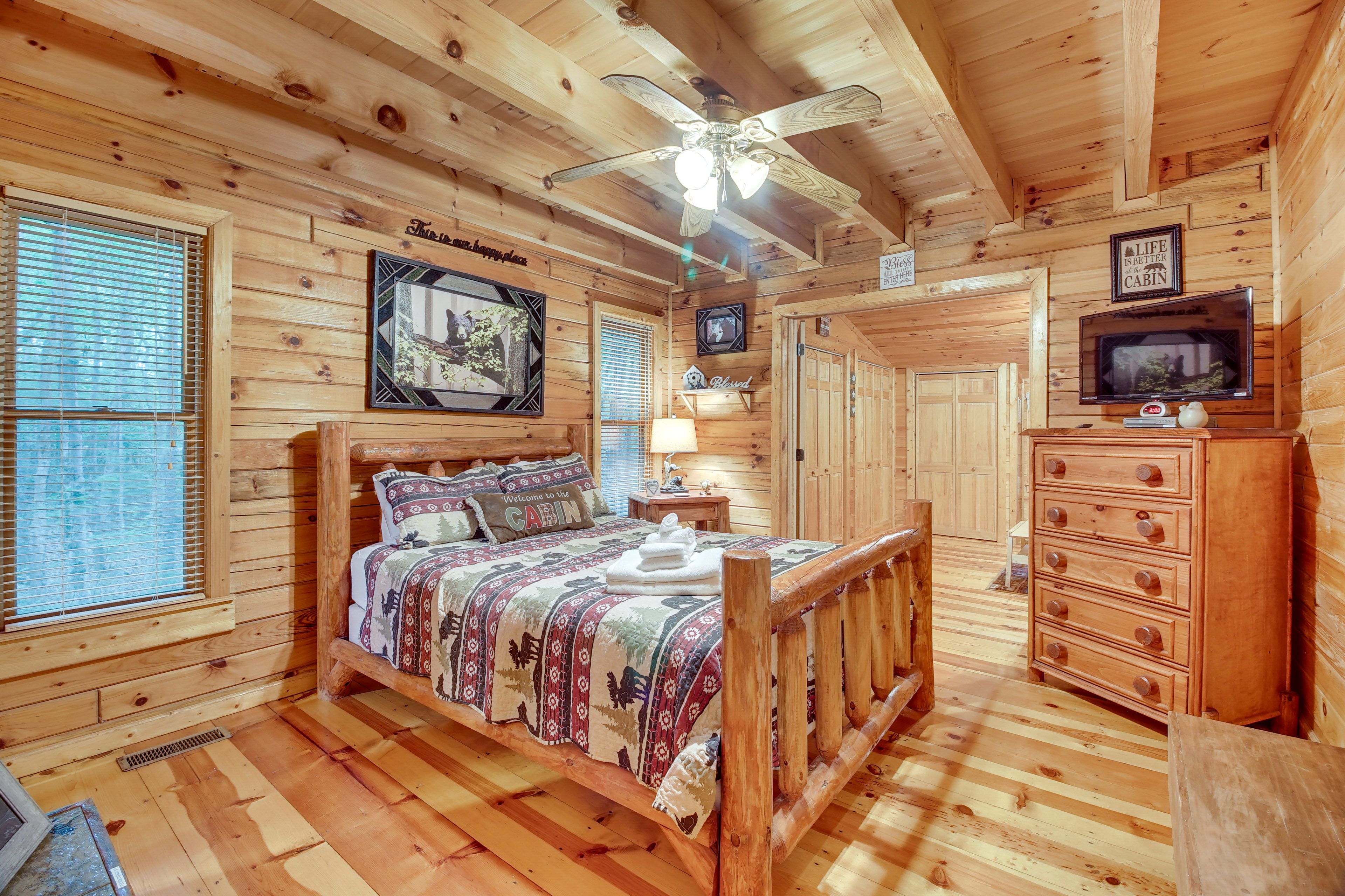 Bedroom 4 | Queen Bed