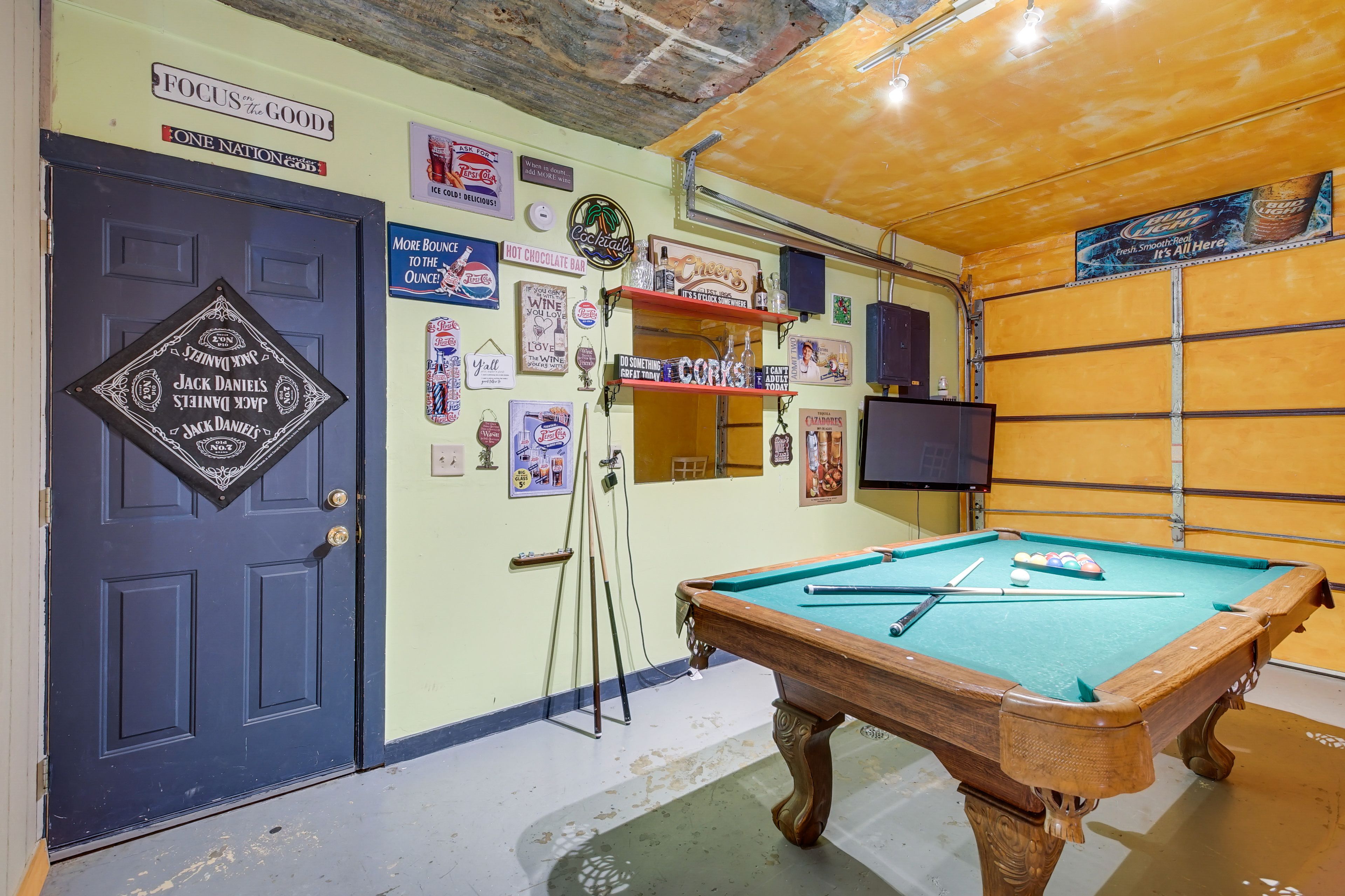 Garage (Game Room) | Bar