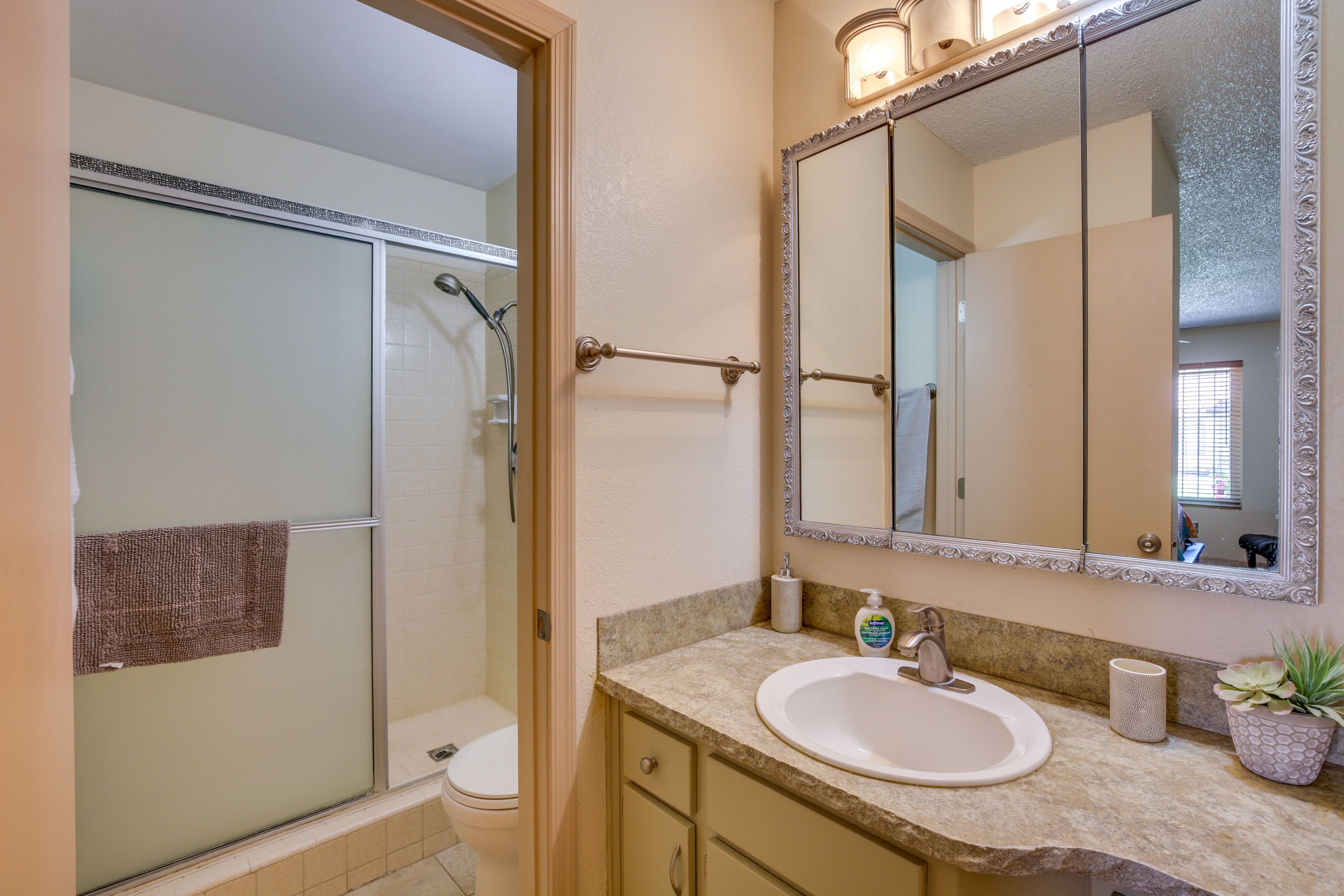 Full Bathroom | Towels & Linens Provided
