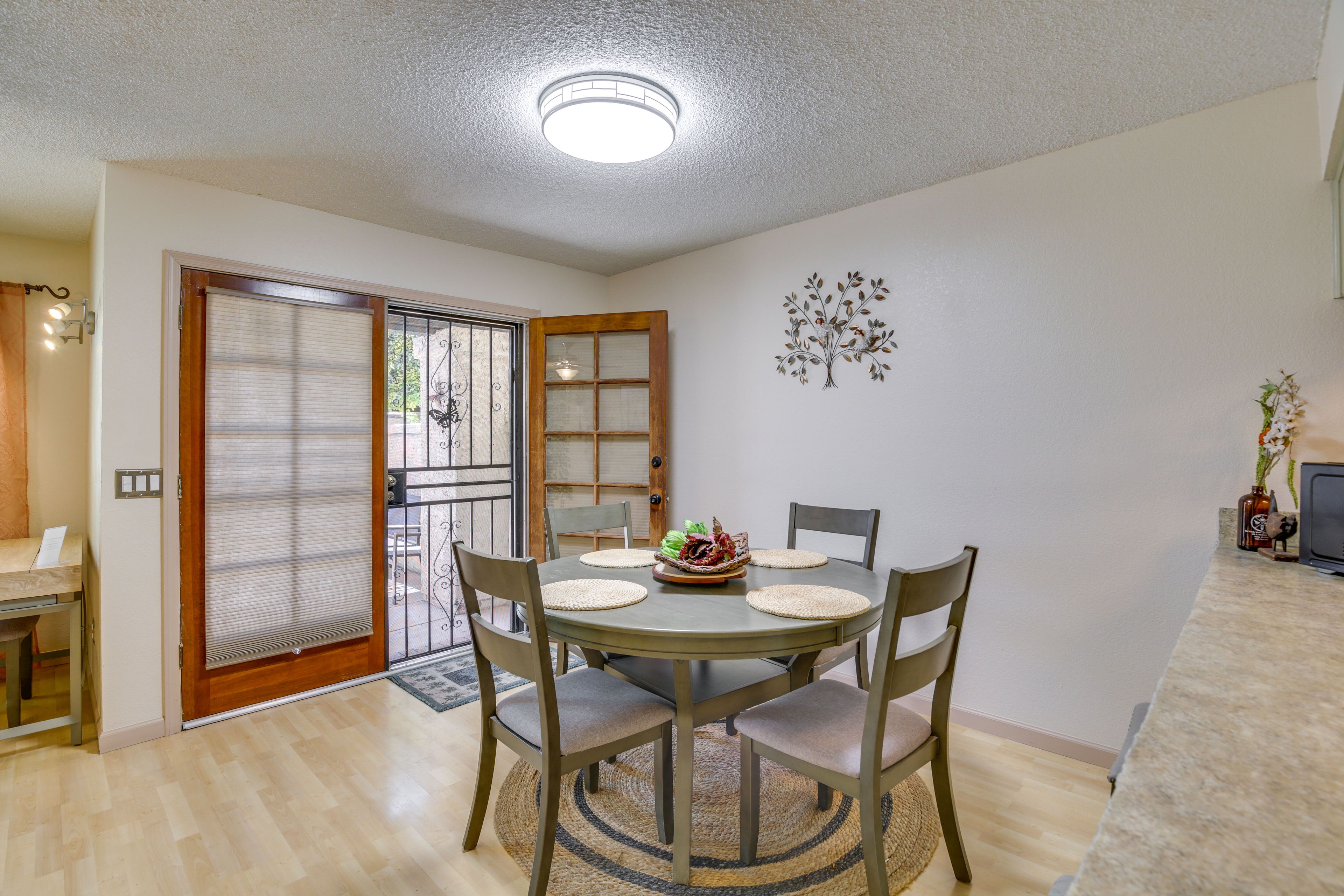 Dining Area | Dishes & Flatware Provided