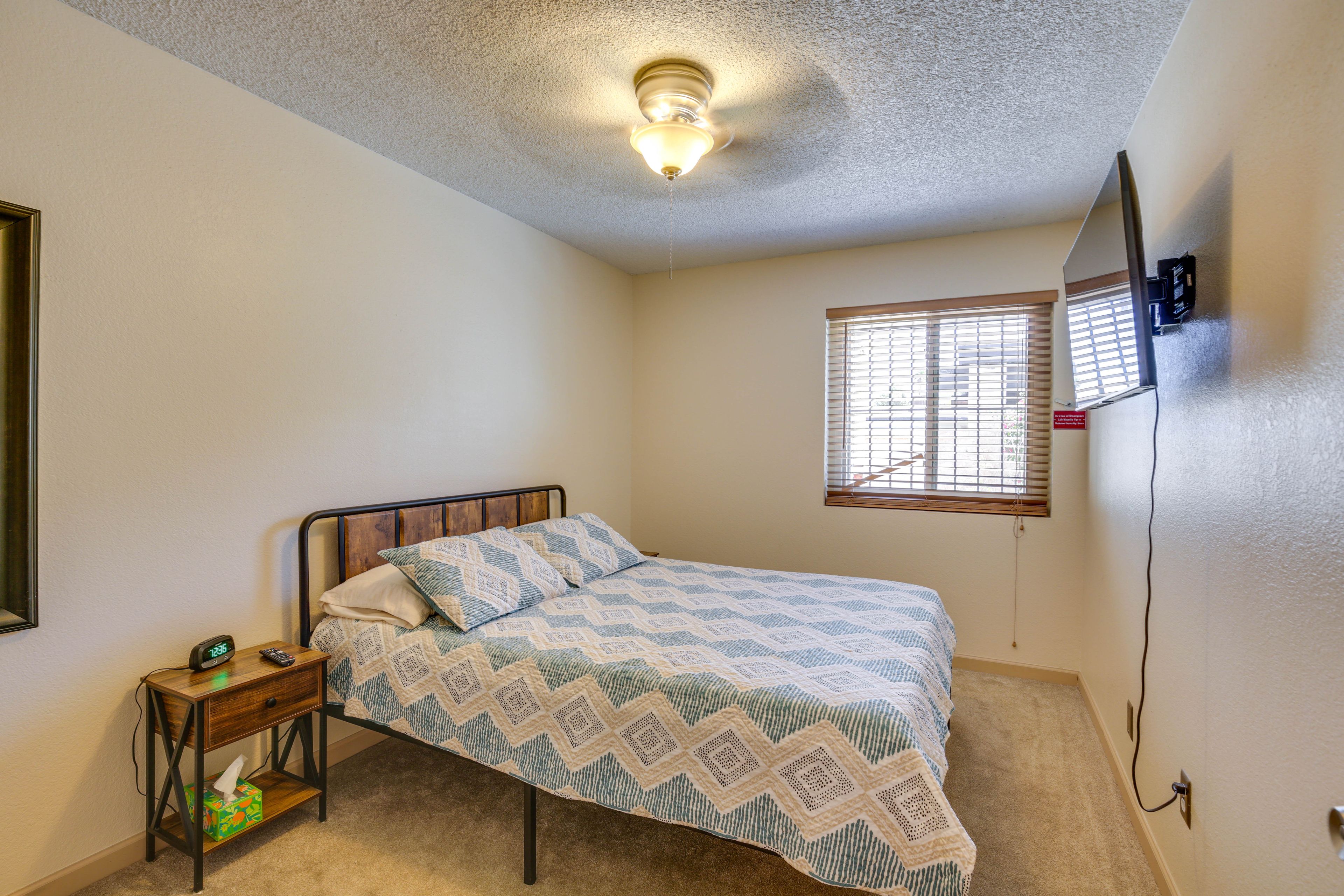 Bedroom 2 | Queen Bed