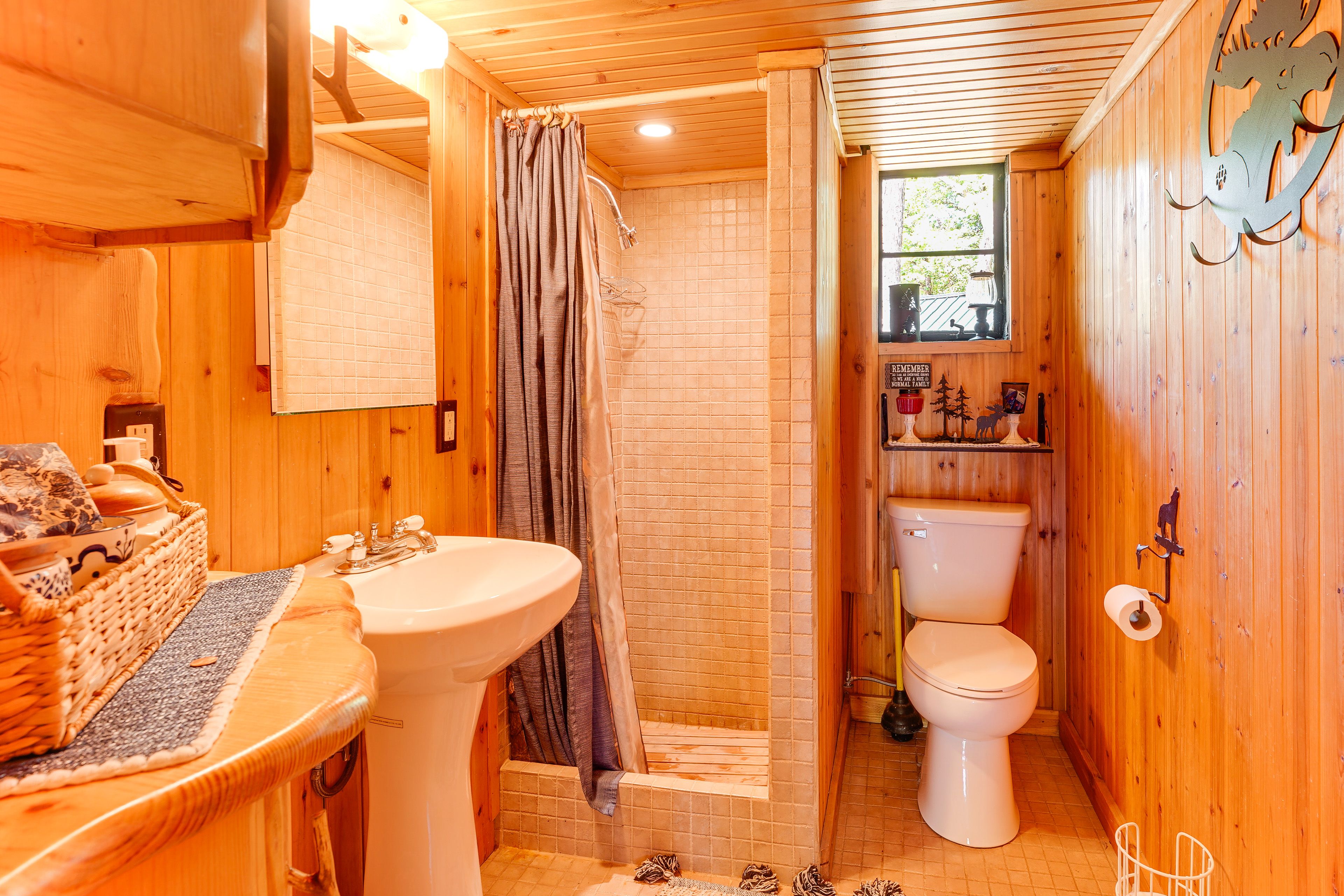 Full Bathroom | 1st Floor