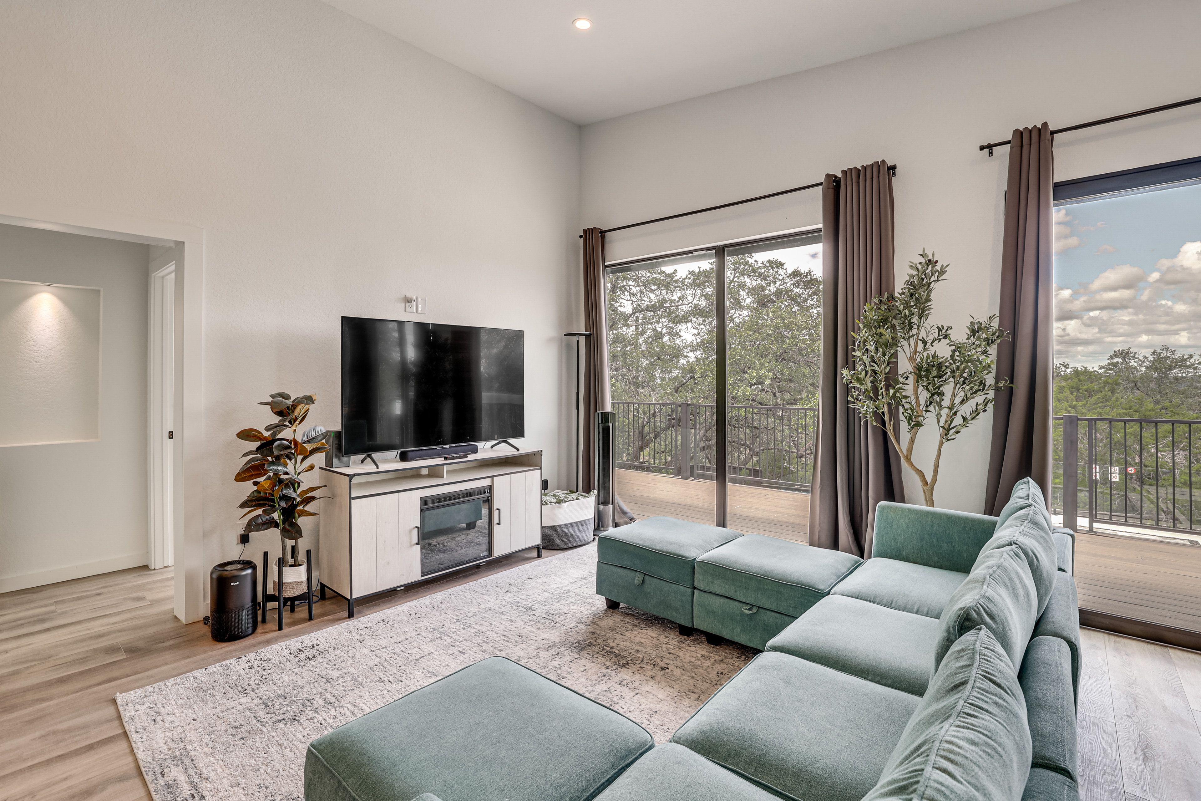 Living Room | Smart TV