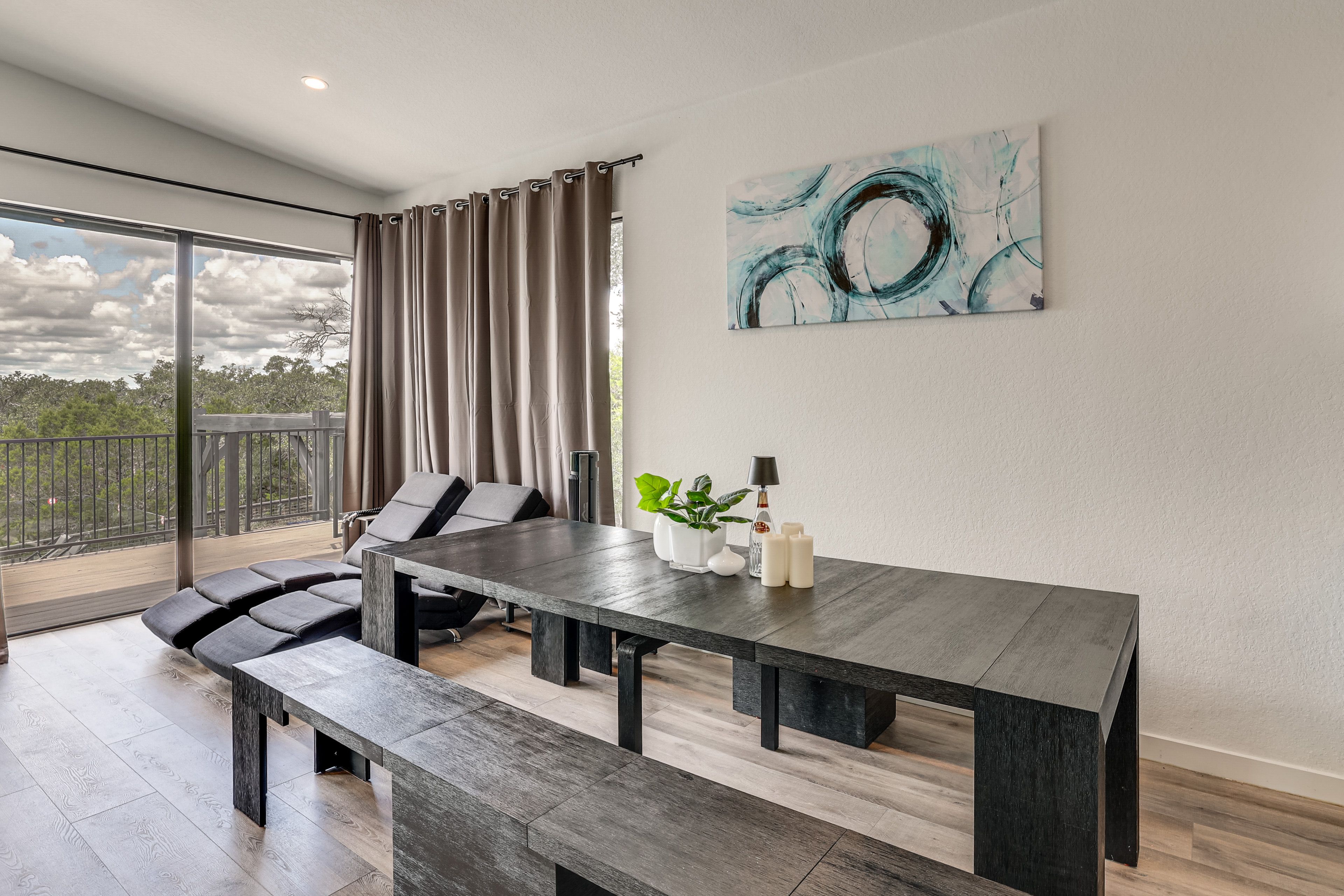 Dining Area | Dishware/Flatware Provided