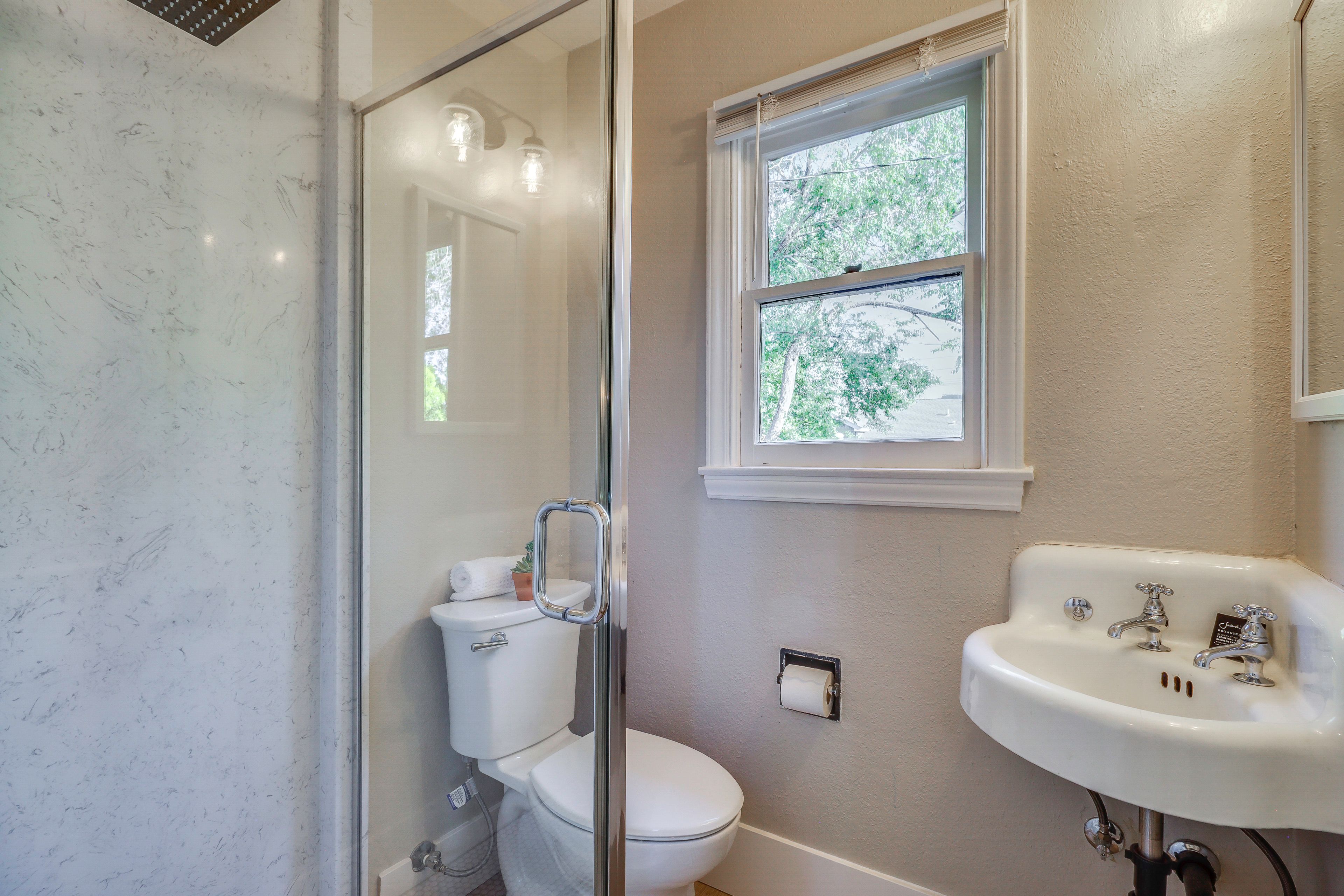 Full Bathroom | Main Level