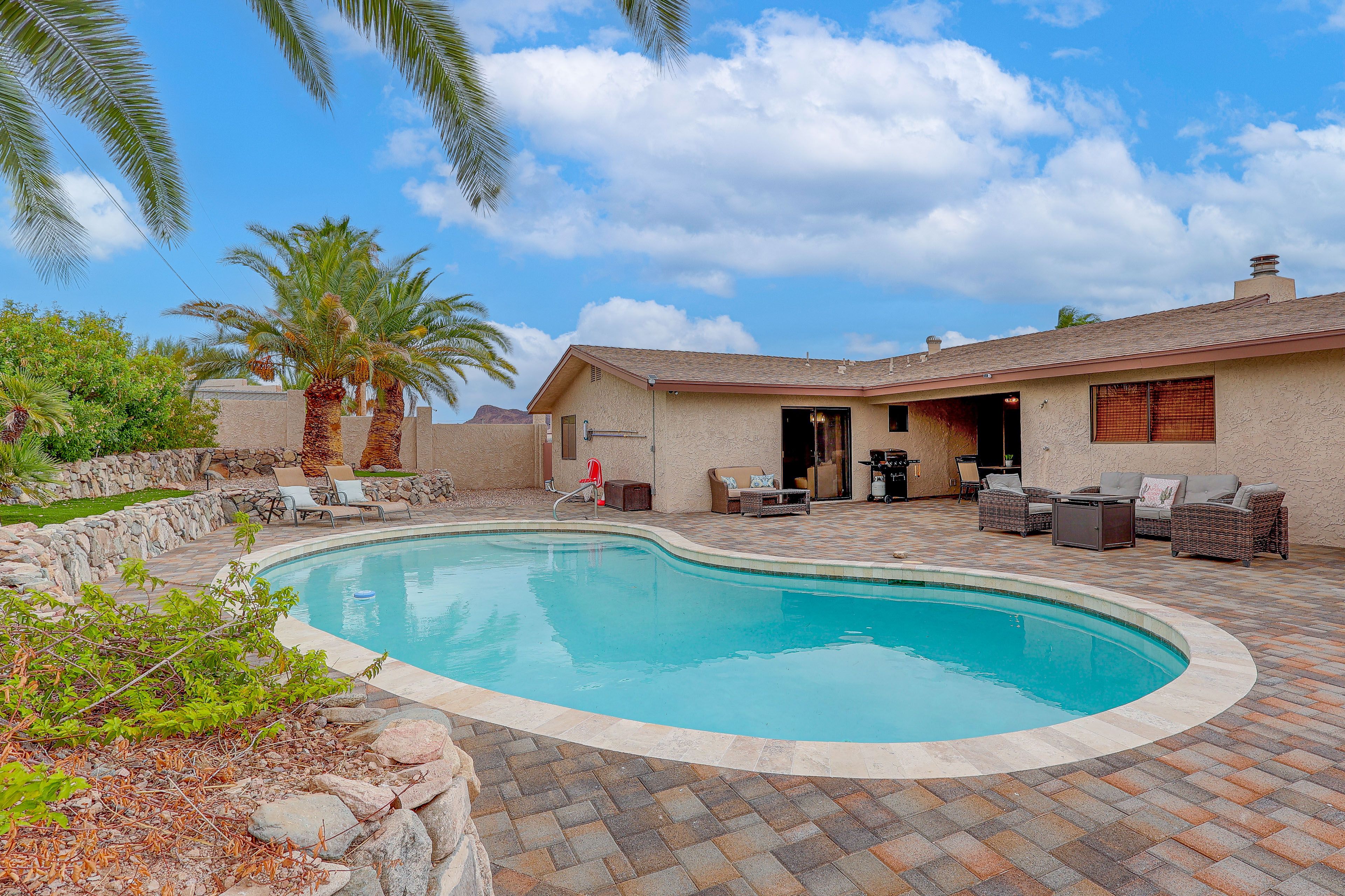 Lake Havasu City Vacation Rental | 3BR | 2.5BA | 1,652 Sq Ft | 1 Step to Enter