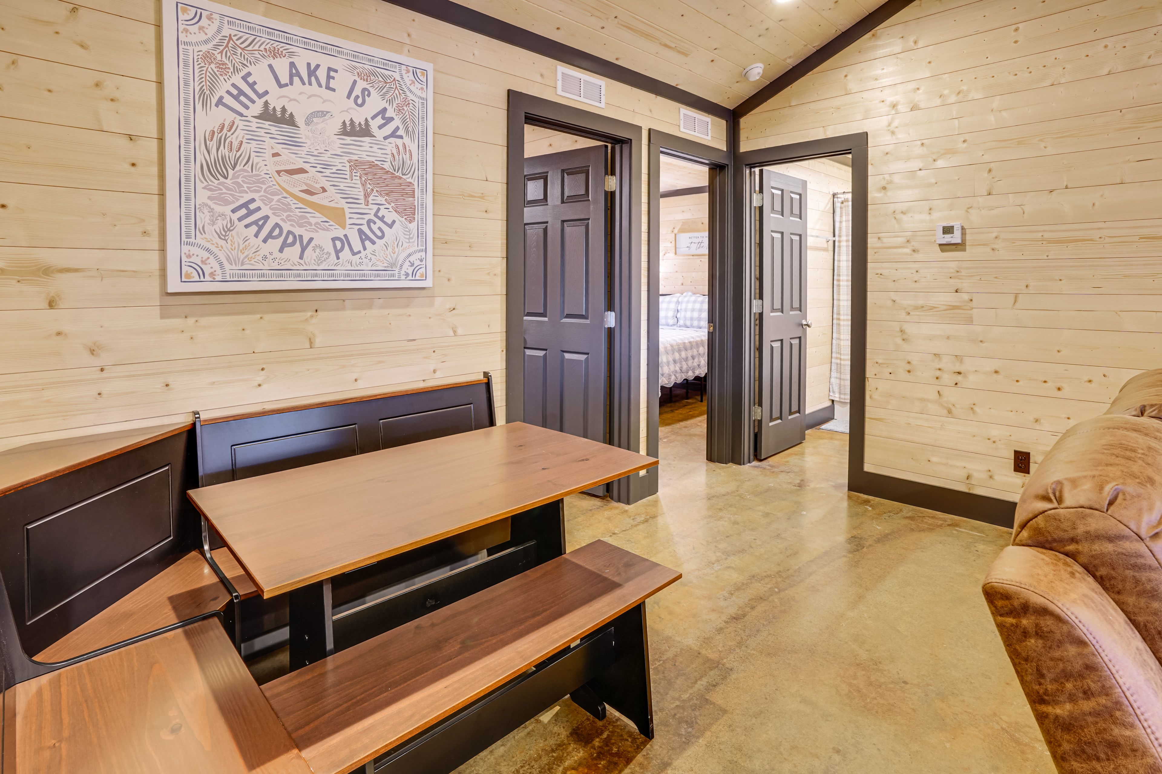 Dining Area | Dishes & Flatware Provided