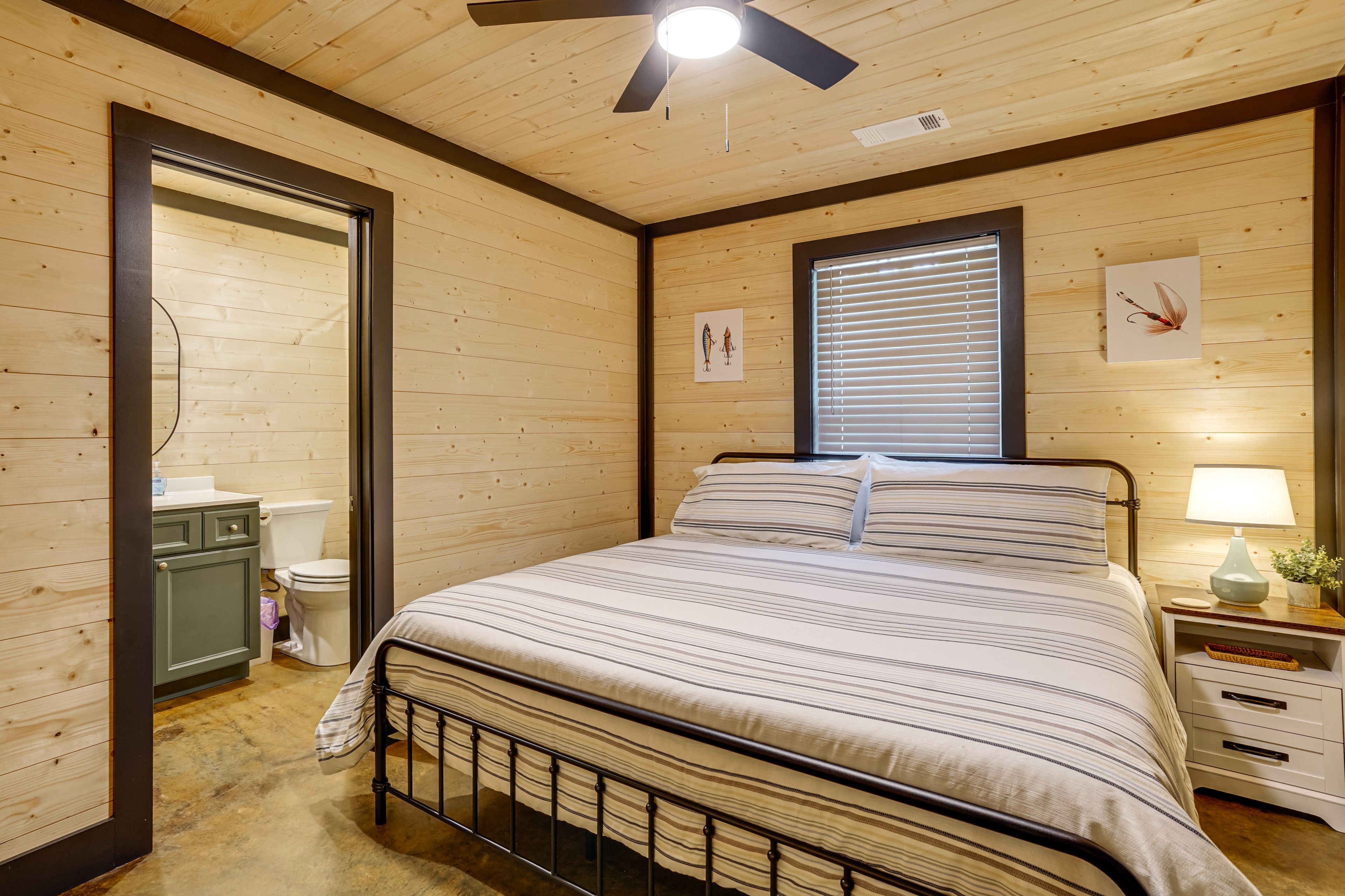 Bedroom 1 | King Bed | En-Suite Bathroom