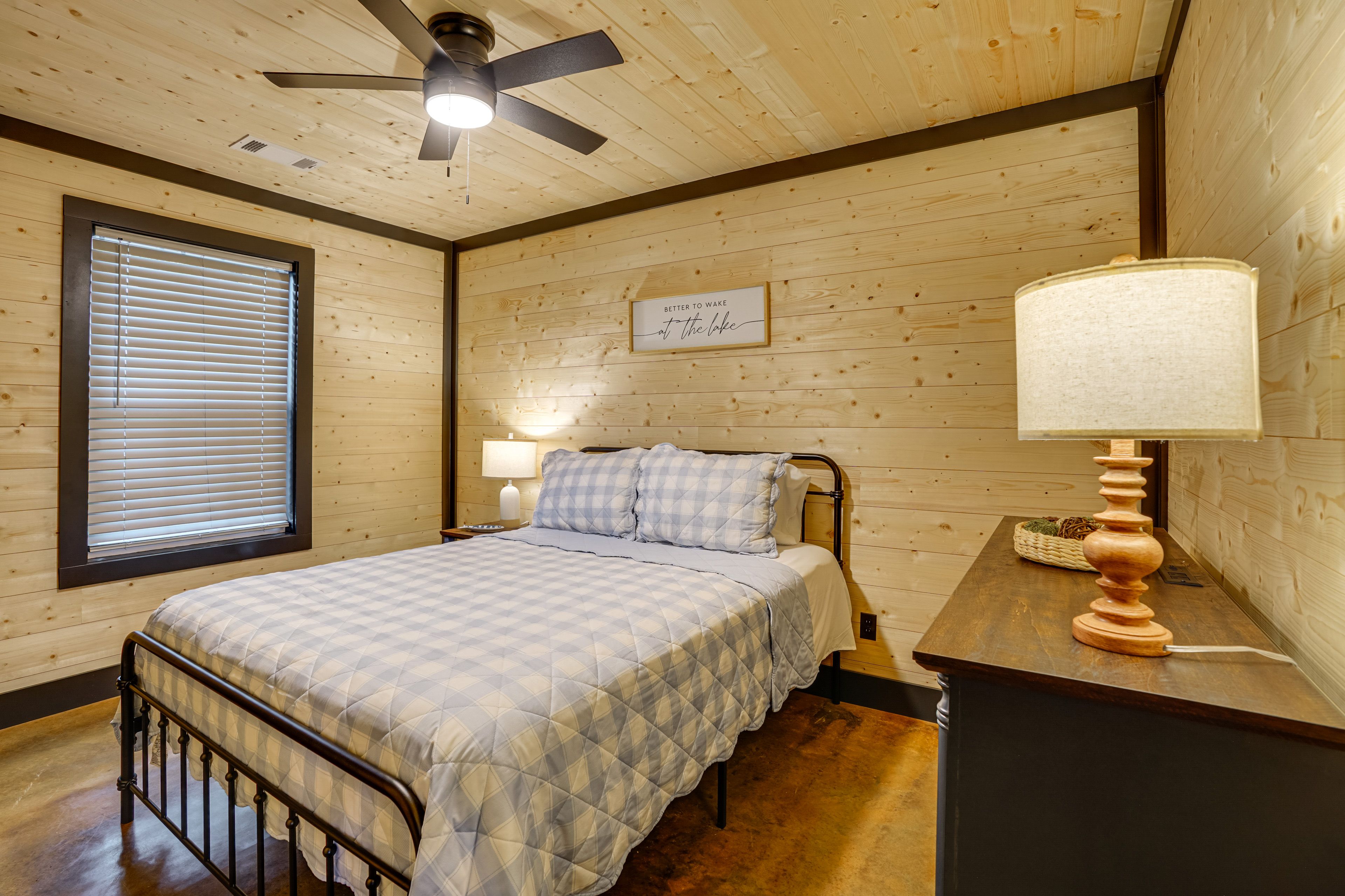 Bedroom 2 | Queen Bed