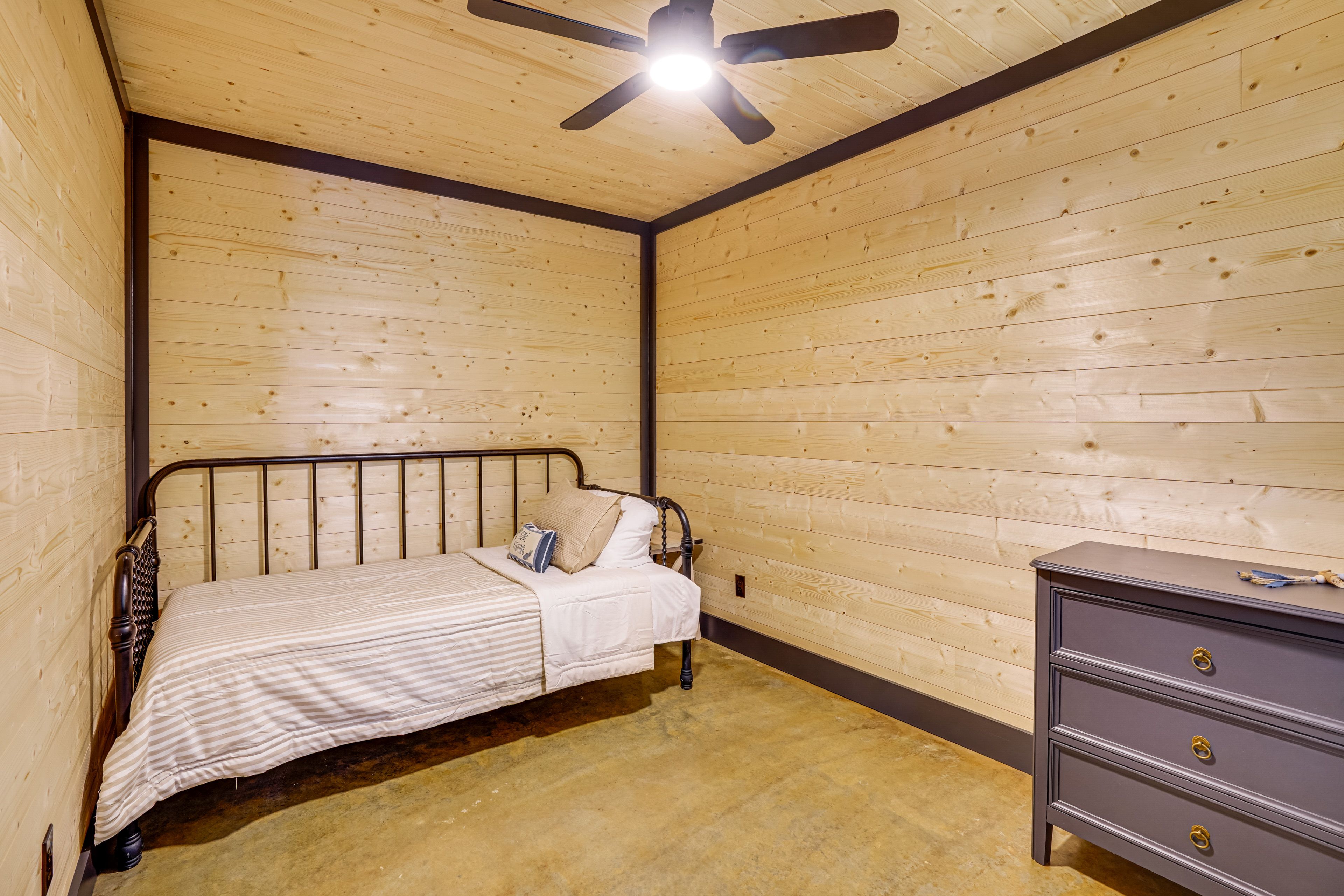 Bedroom 3 | Twin Daybed