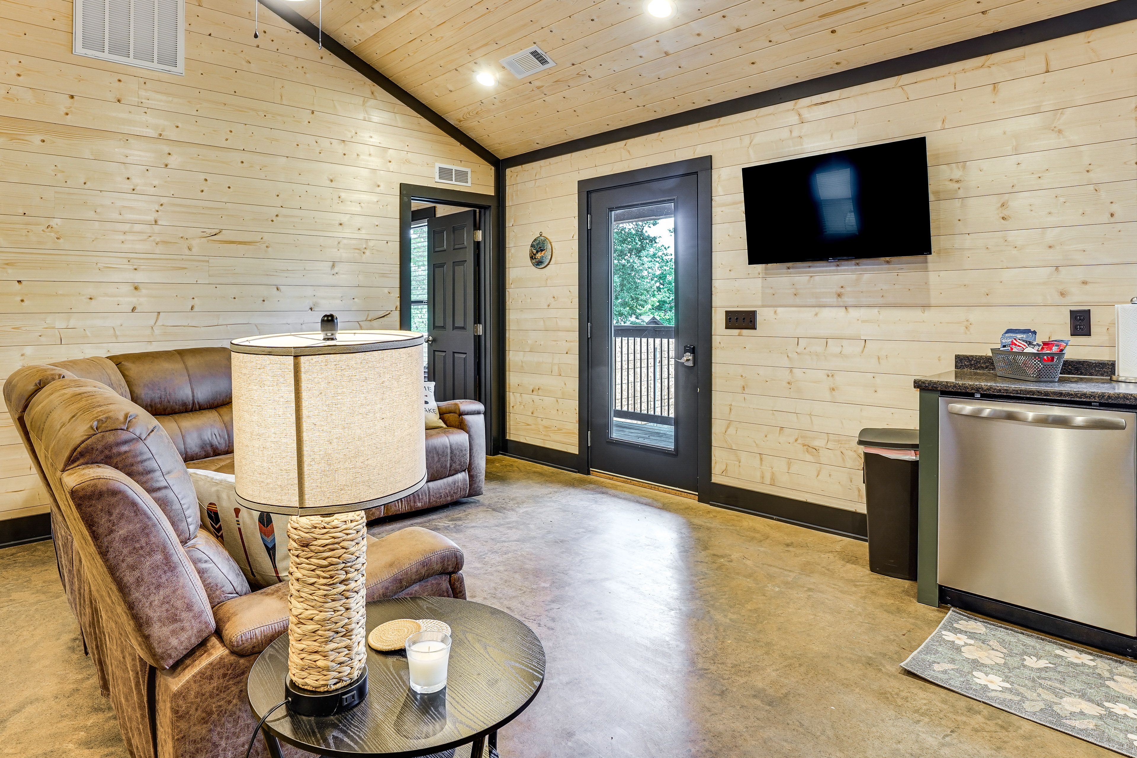Living Room | Dining Area | Dishes & Flatware Provided