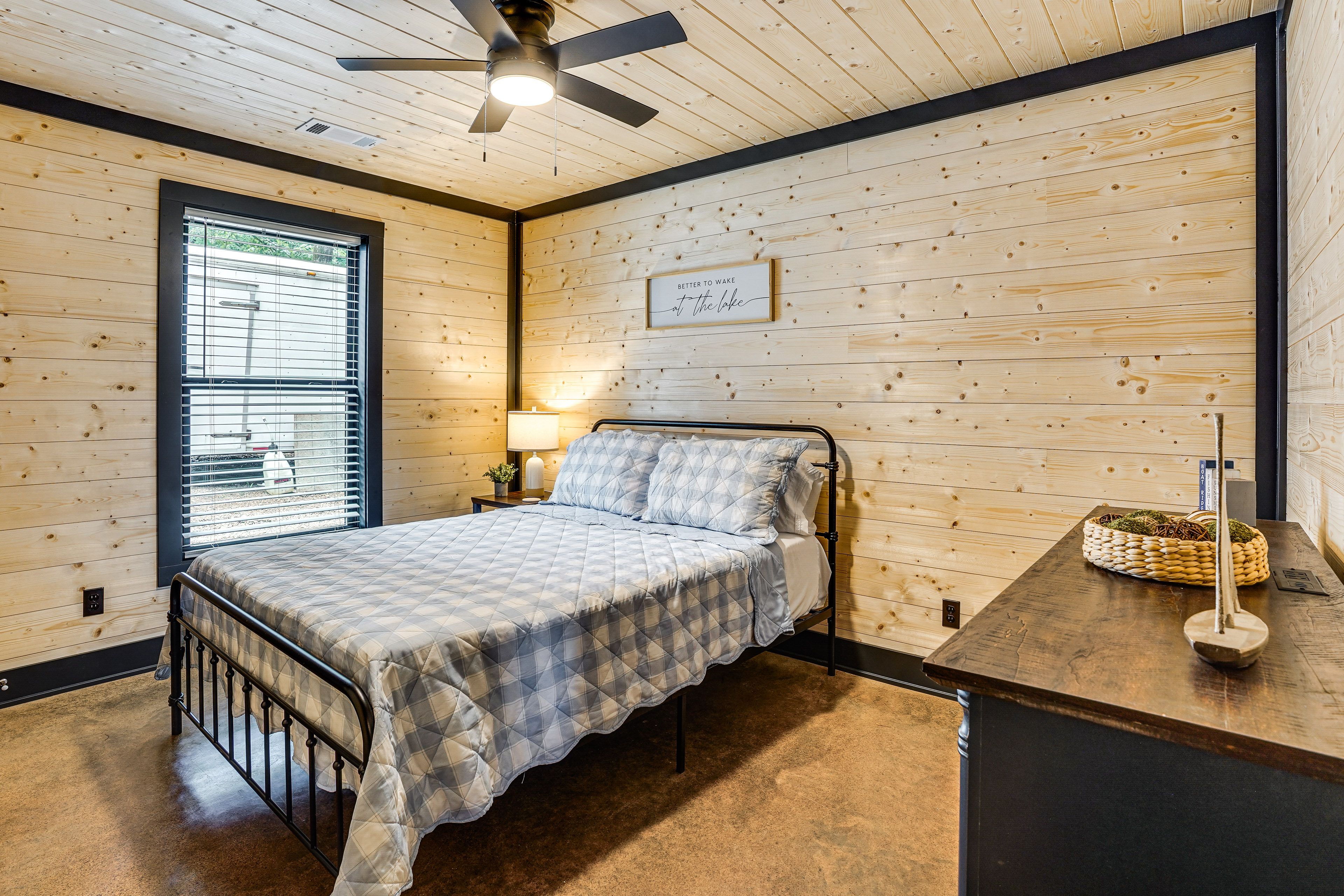 Bedroom 2 | Queen Bed