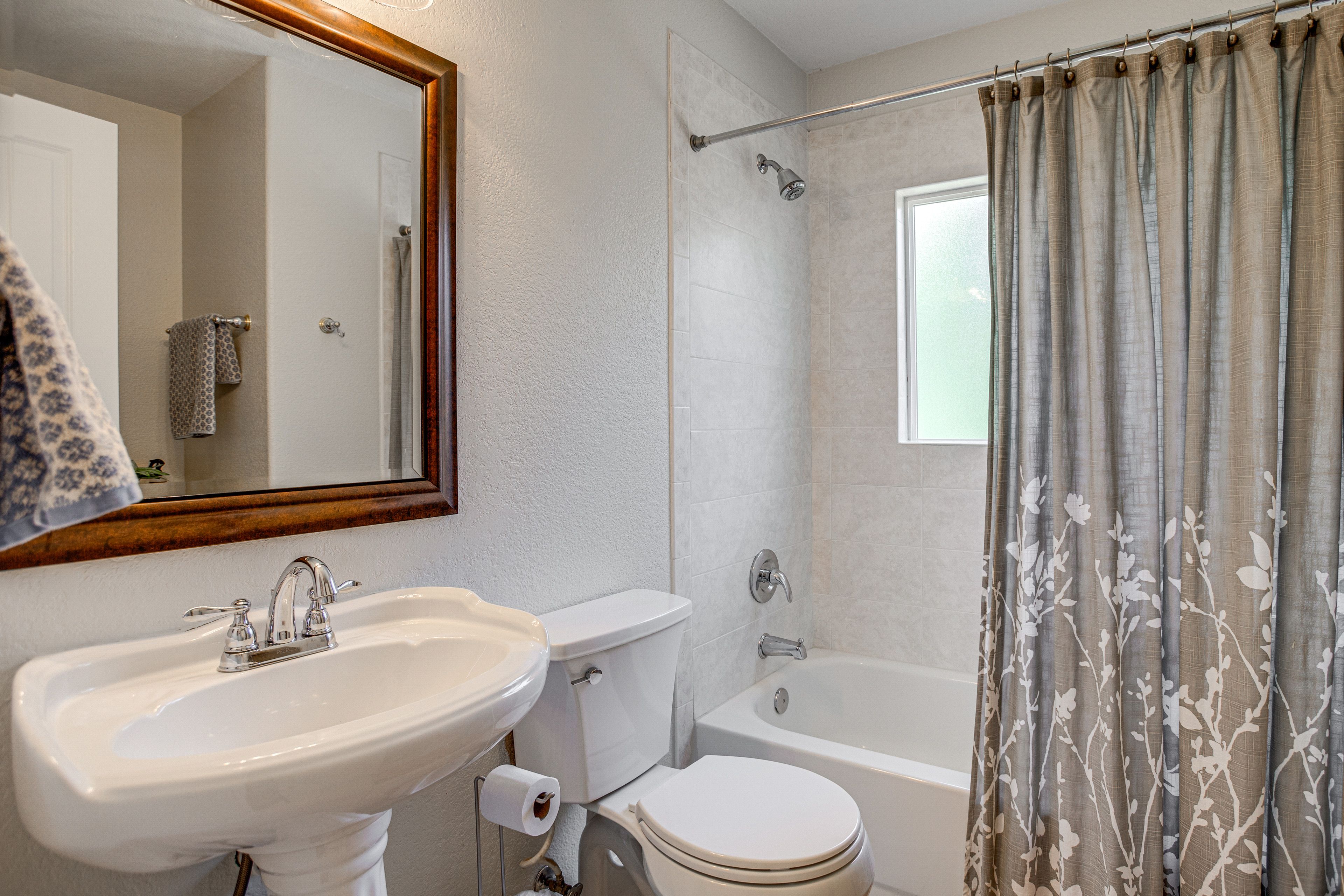 Full Bathroom | 1st Floor