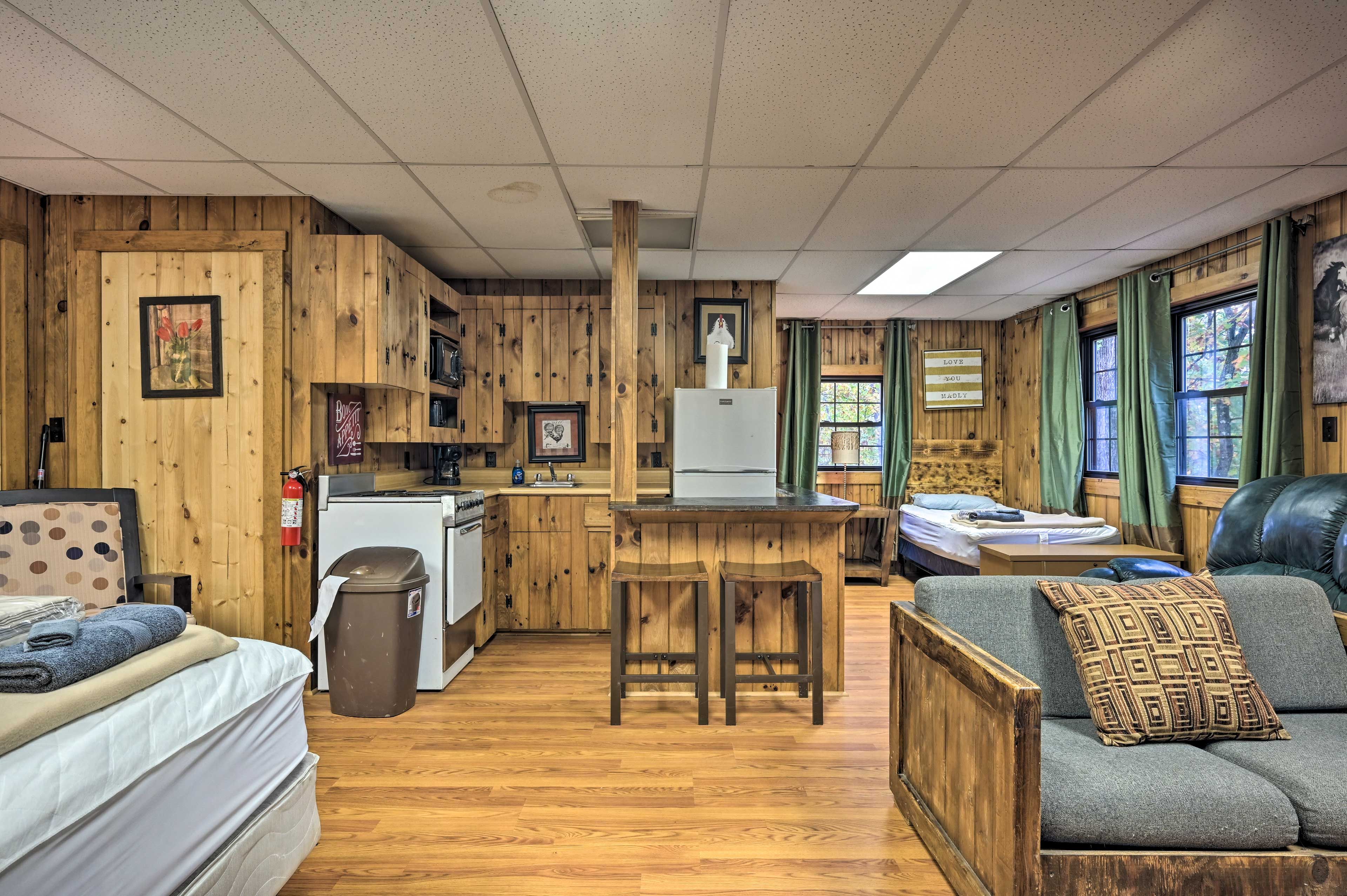 Cheyenne Unit | Bedroom 3 (Studio Suite) | Queen Bed | Twin Bed | 1st Floor