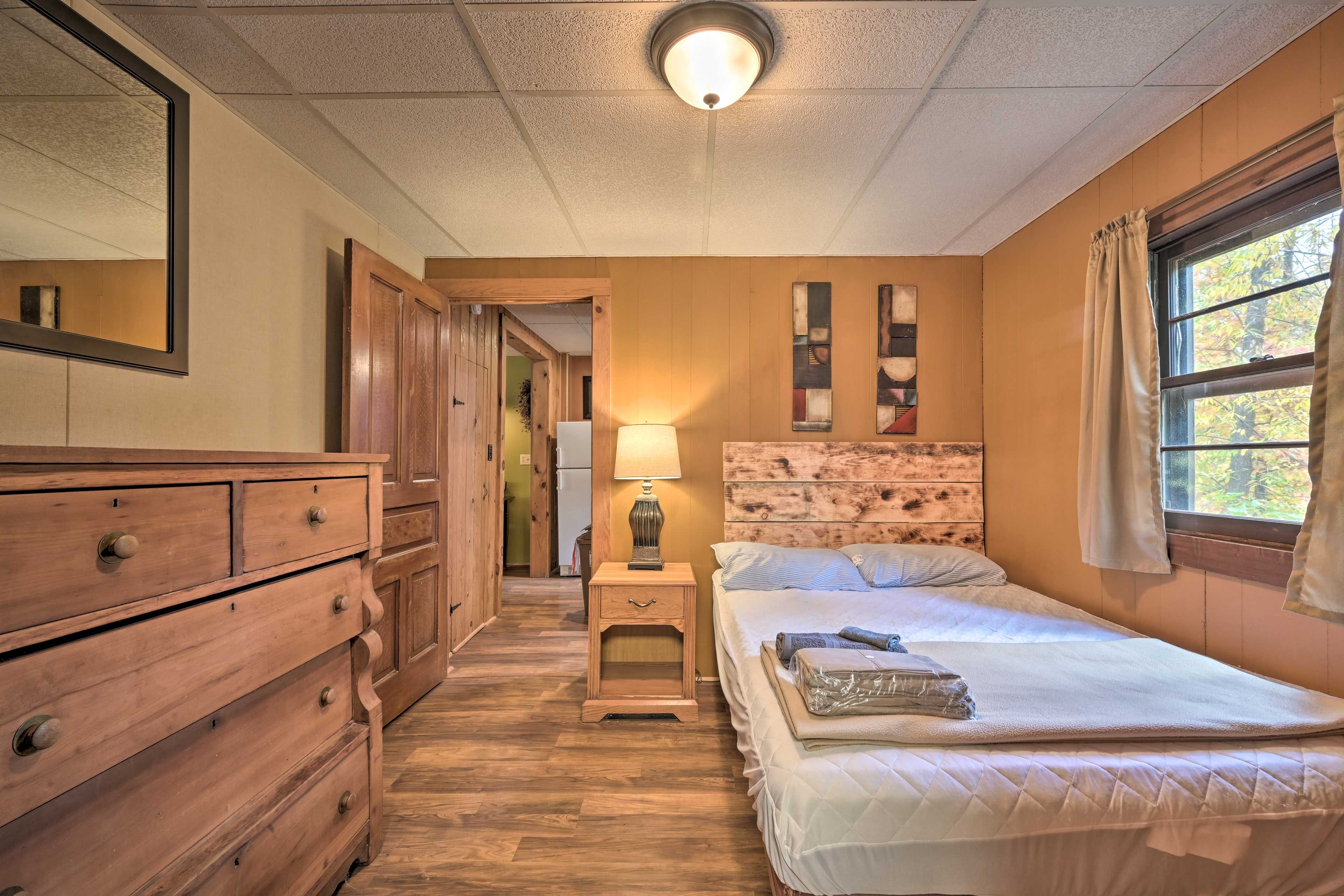 Bedroom 1 | Full Bed