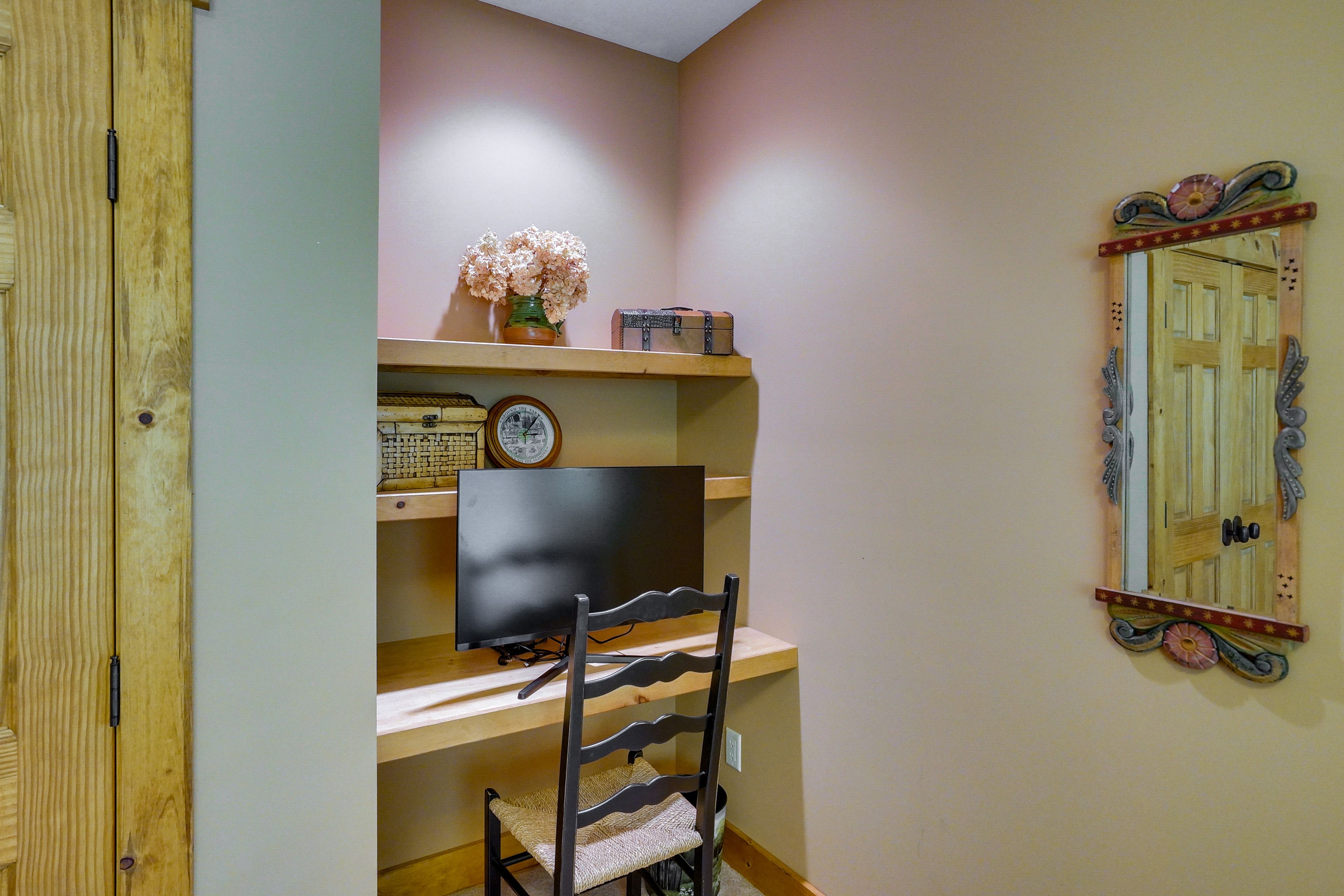 Dedicated Workspace | Lower Level