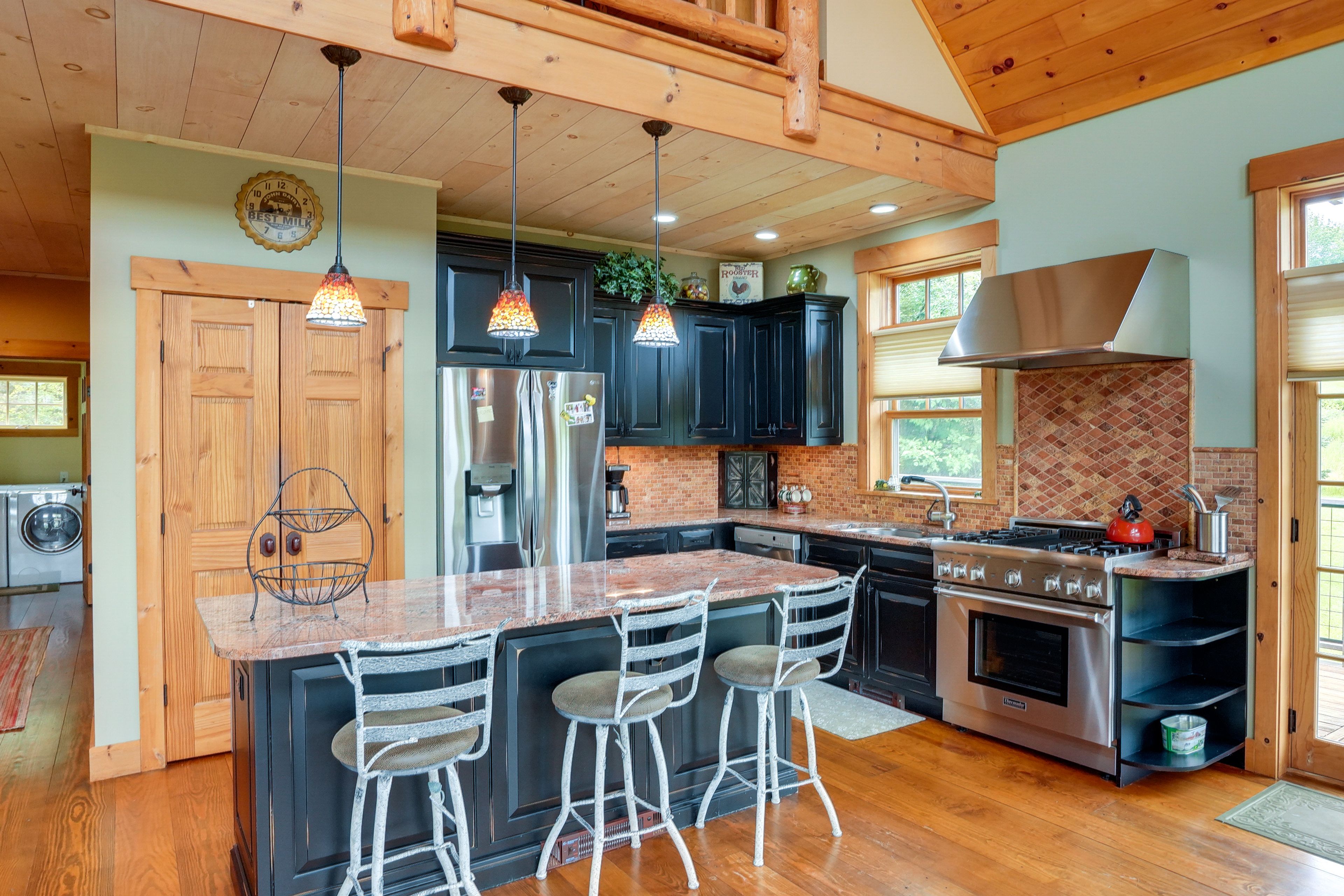 Breakfast Bar | Main Level