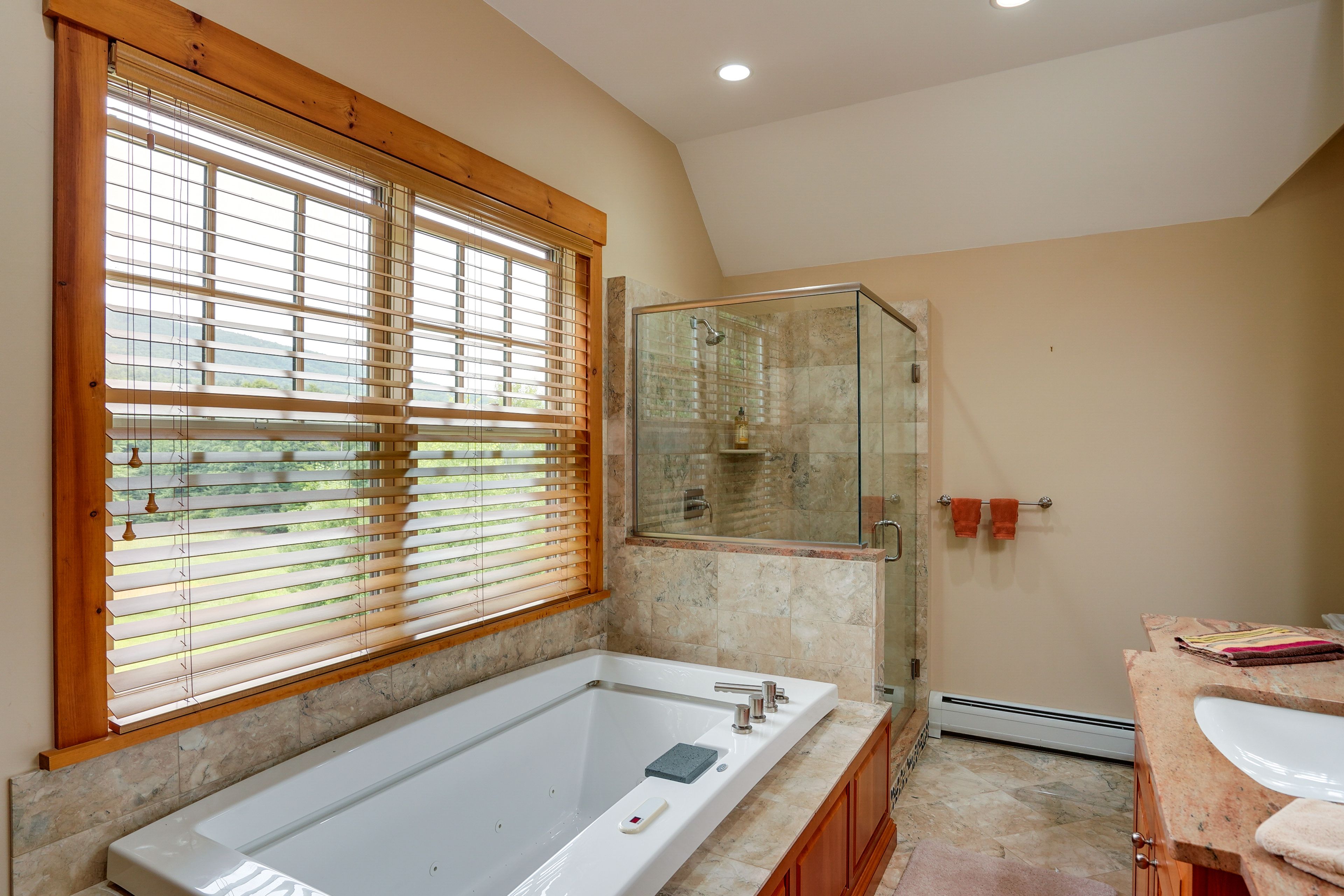Full Bathroom | Upper Level