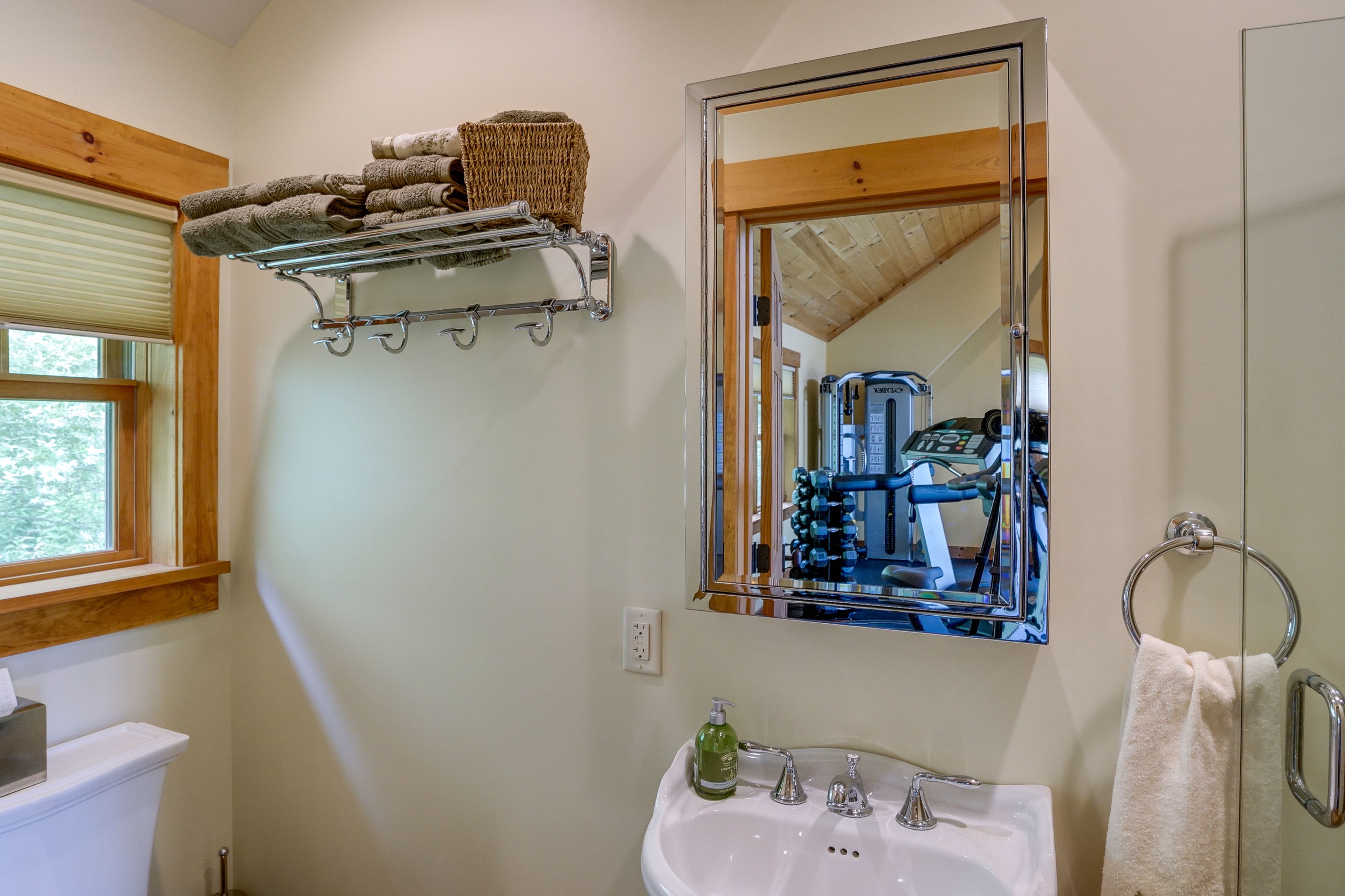 Full Bathroom | Upper Level