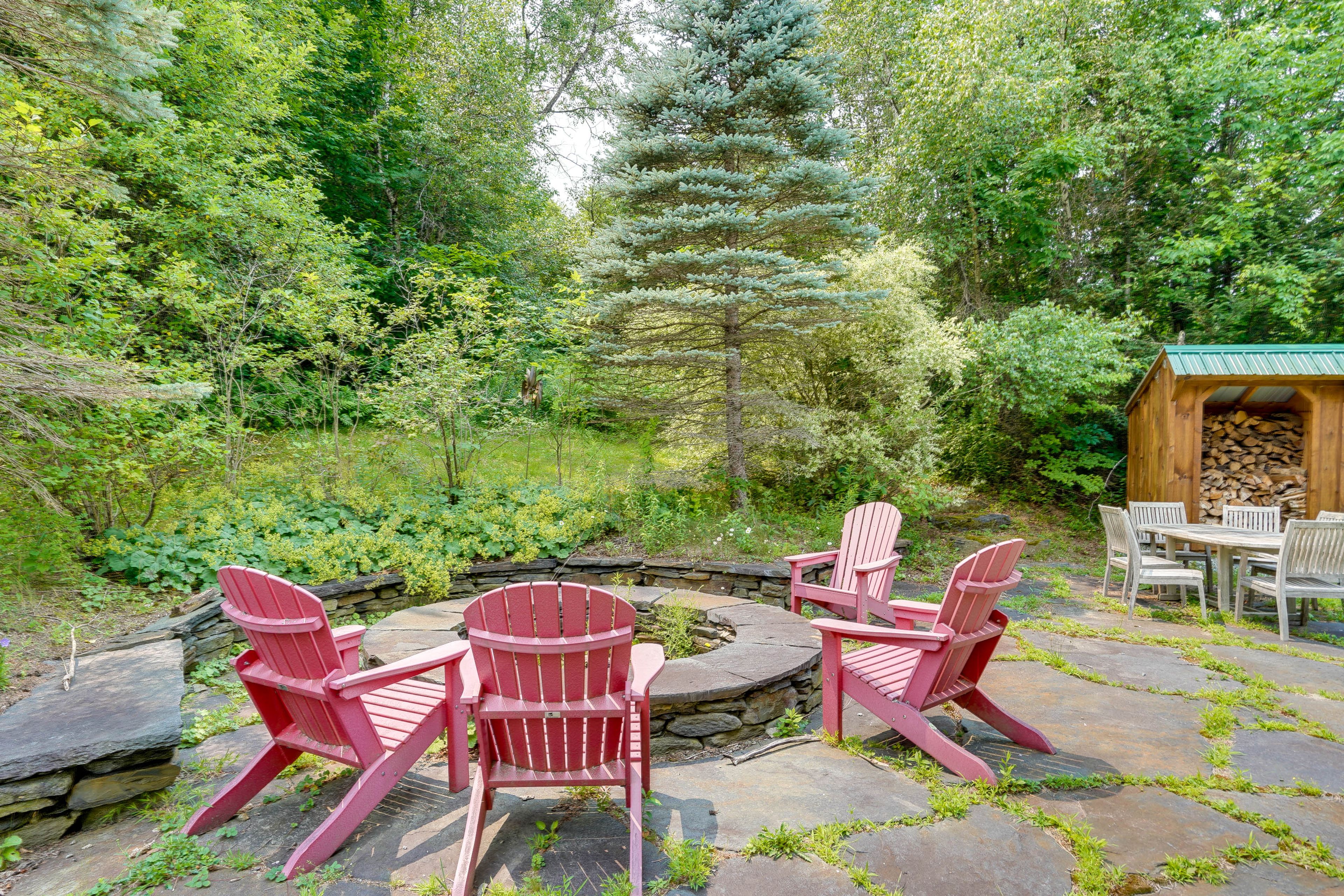 Ludlow Vacation Rental | 4BR | 4BA | 5,000 Sq Ft